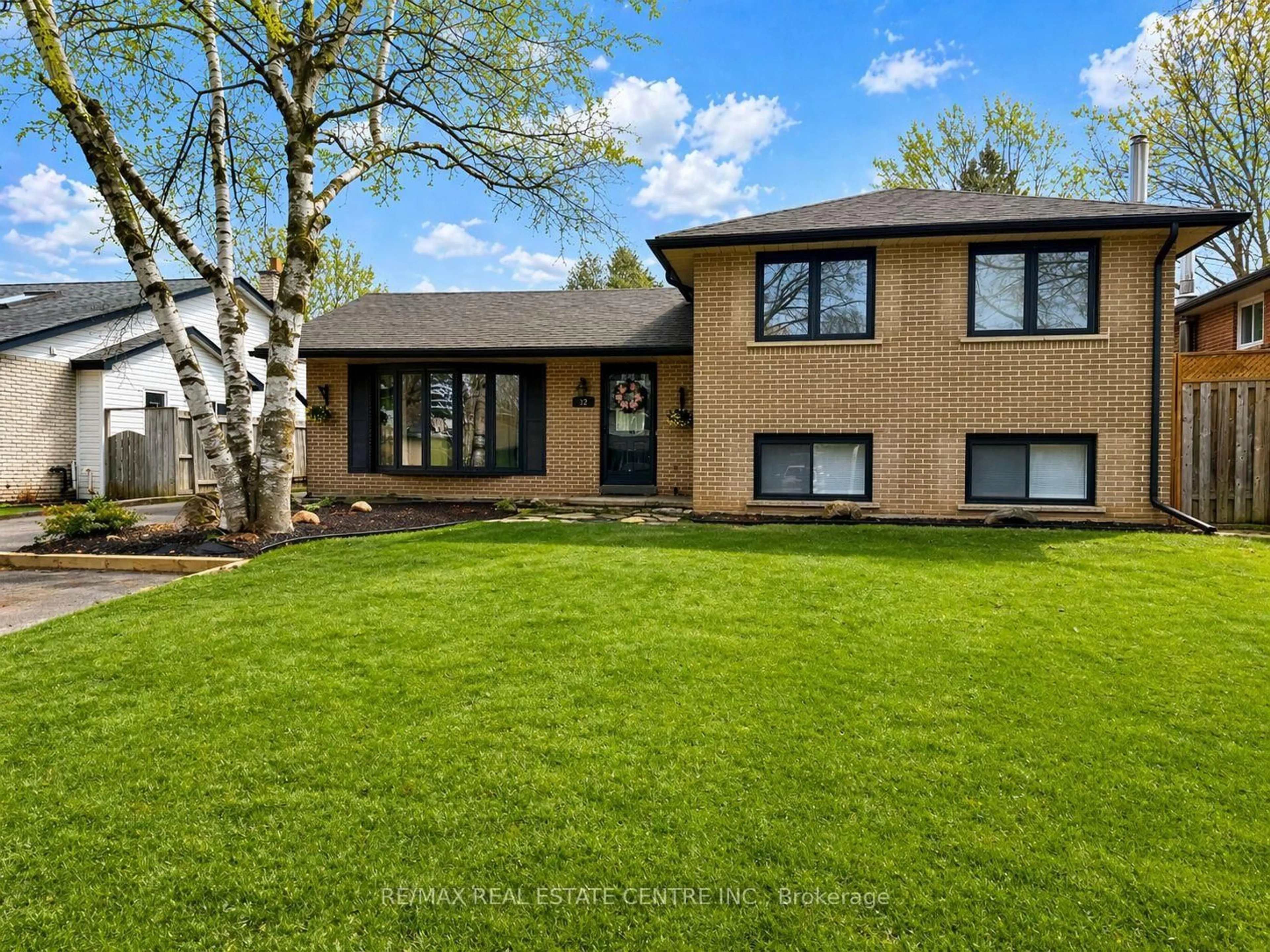 Home with brick exterior material, street for 32 Westdale Ave, Orangeville Ontario L9W 1B7