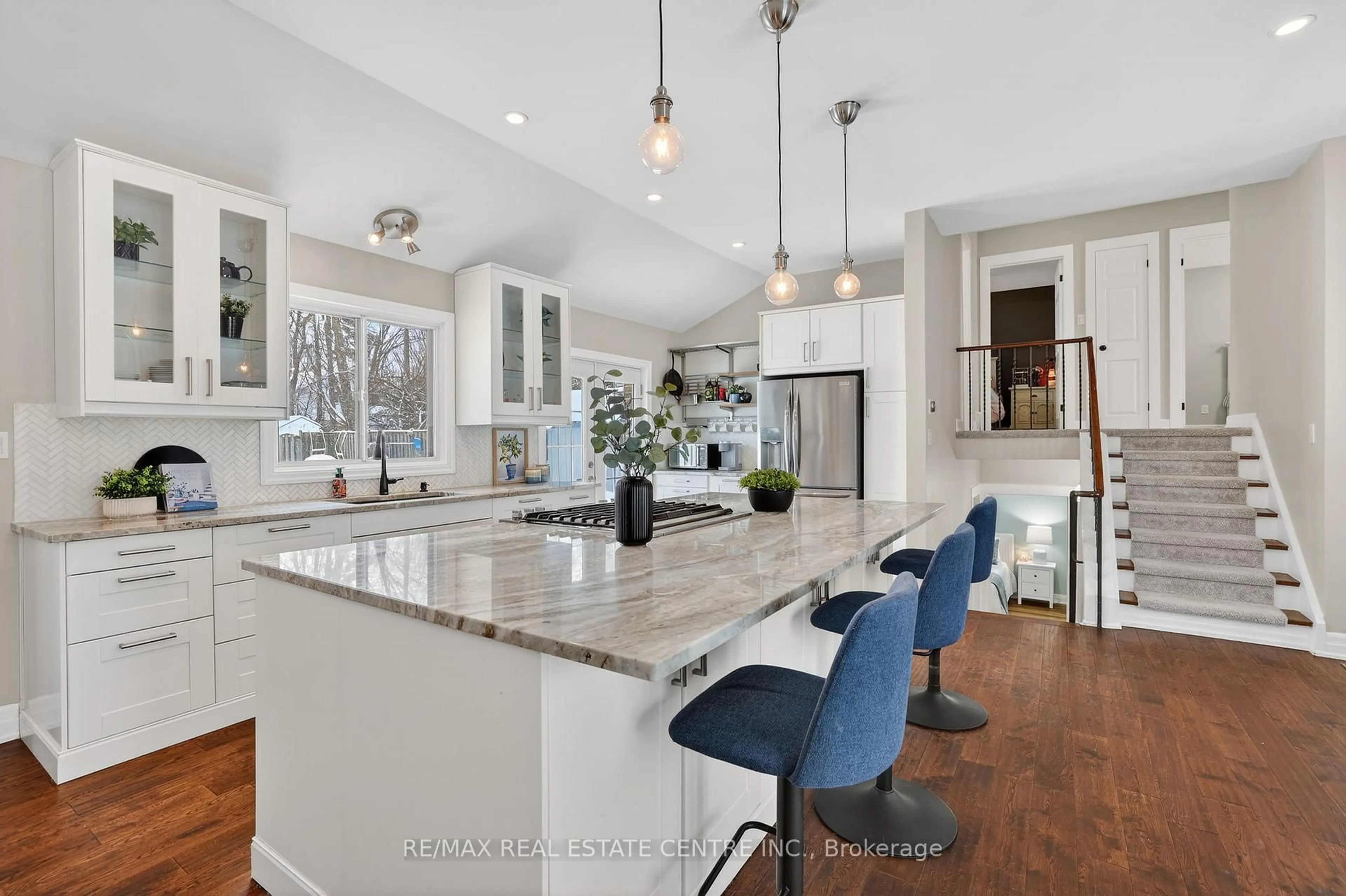 Open concept kitchen, ceramic/tile floor for 32 Westdale Ave, Orangeville Ontario L9W 1B7