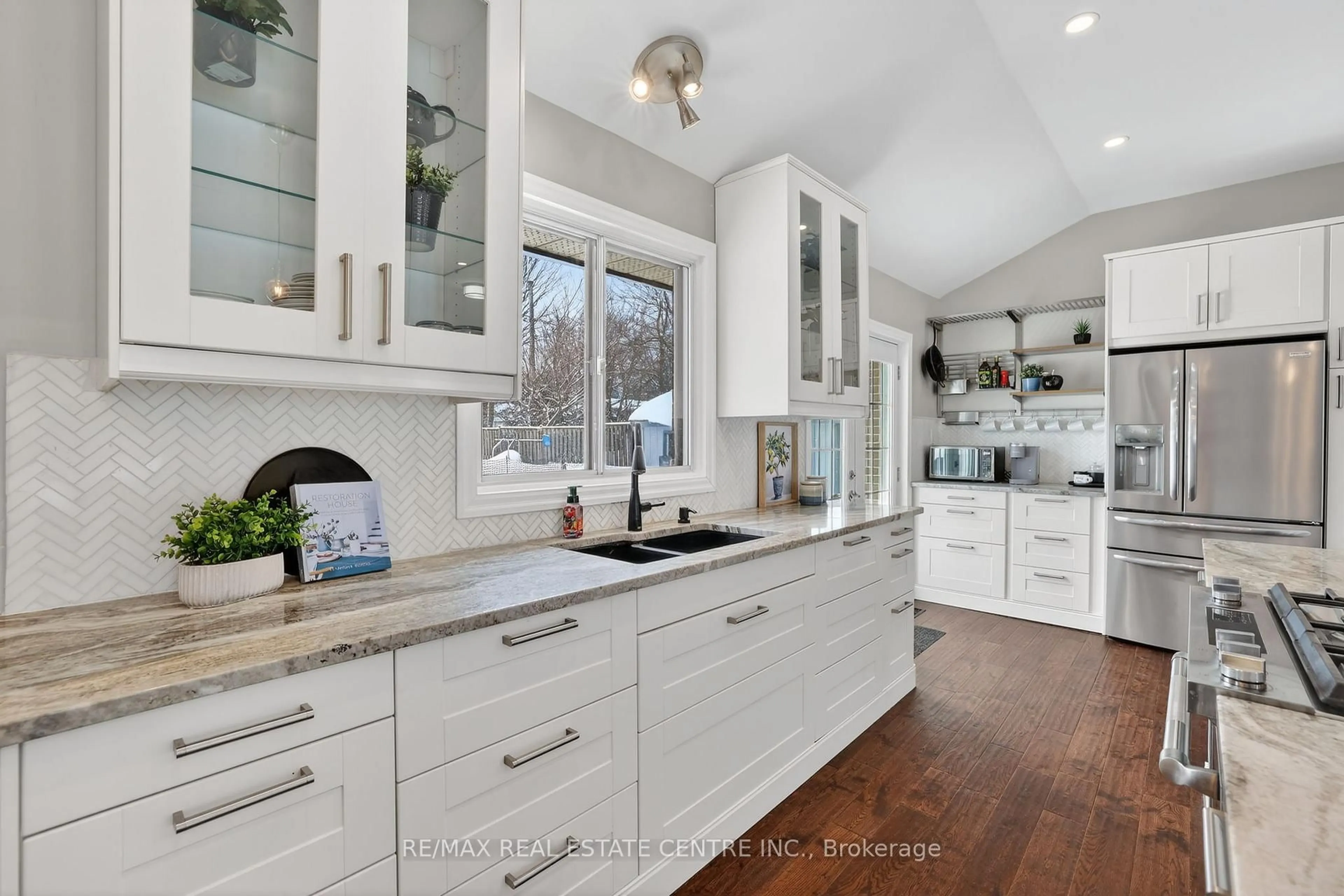 Open concept kitchen, unknown for 32 Westdale Ave, Orangeville Ontario L9W 1B7