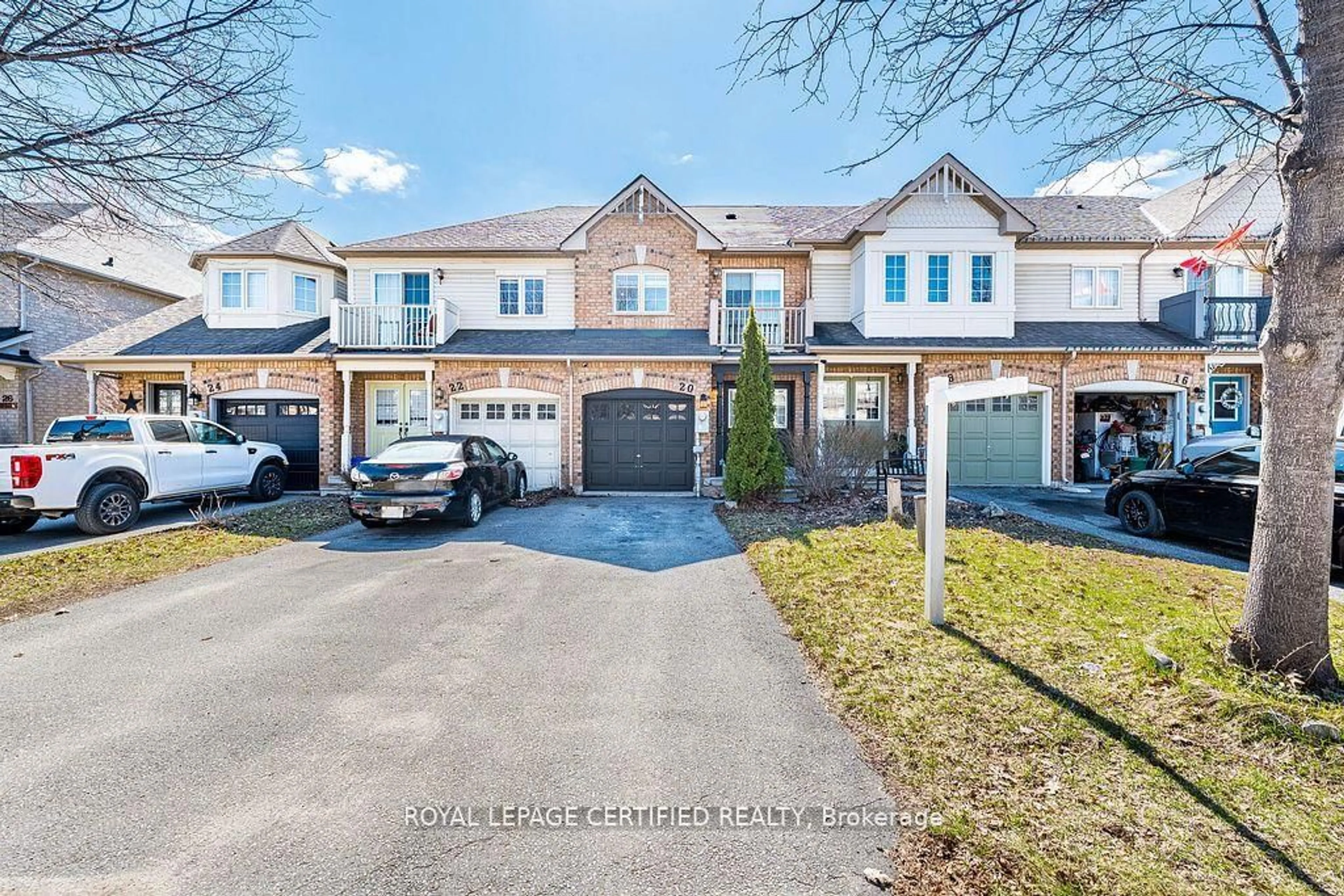 A pic from outside/outdoor area/front of a property/back of a property/a pic from drone, street for 20 Harding St, Halton Hills Ontario L7G 6B1