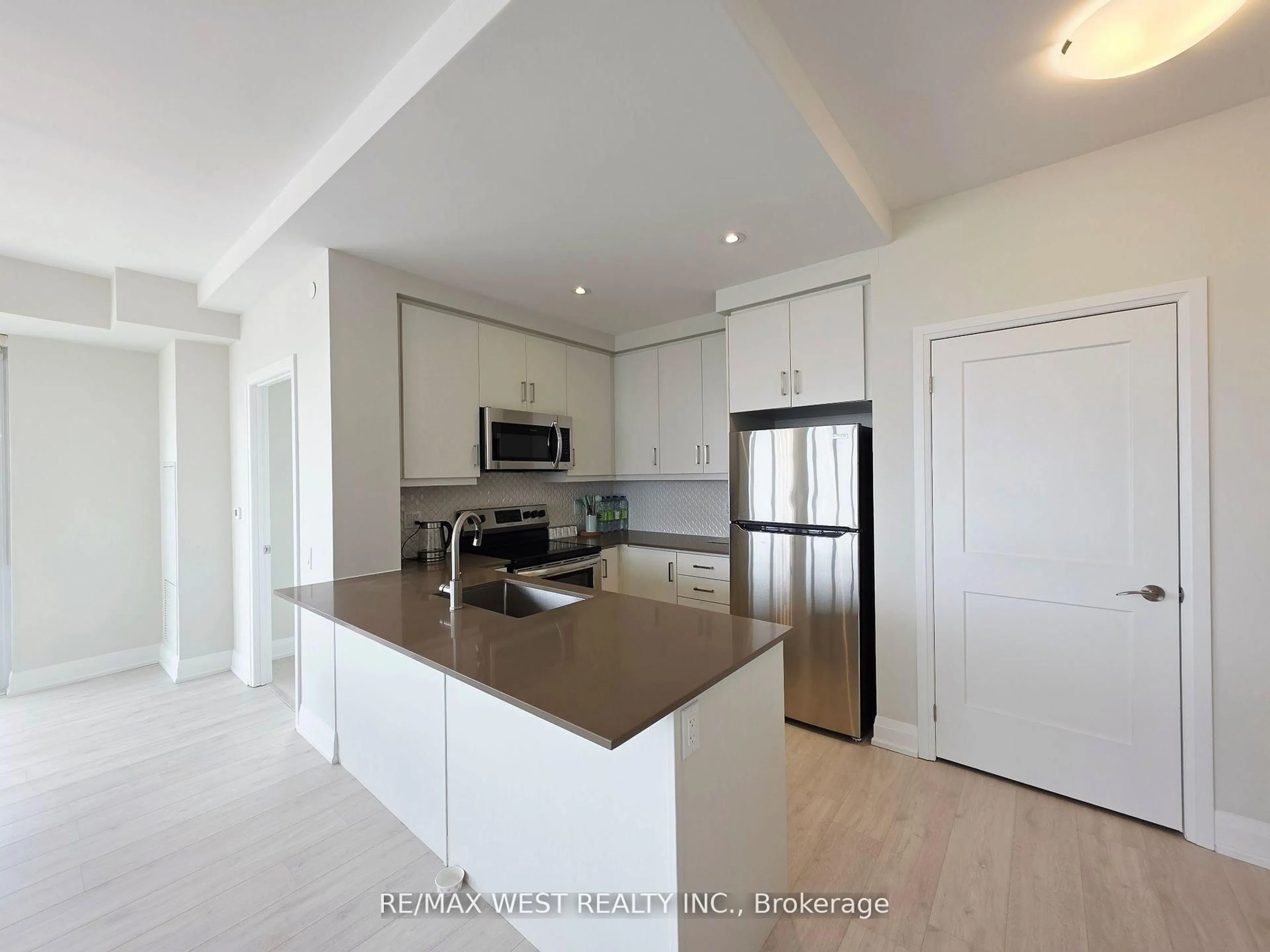 Open concept kitchen, unknown for 15 Lynch St #2003, Brampton Ontario L6W 0C7