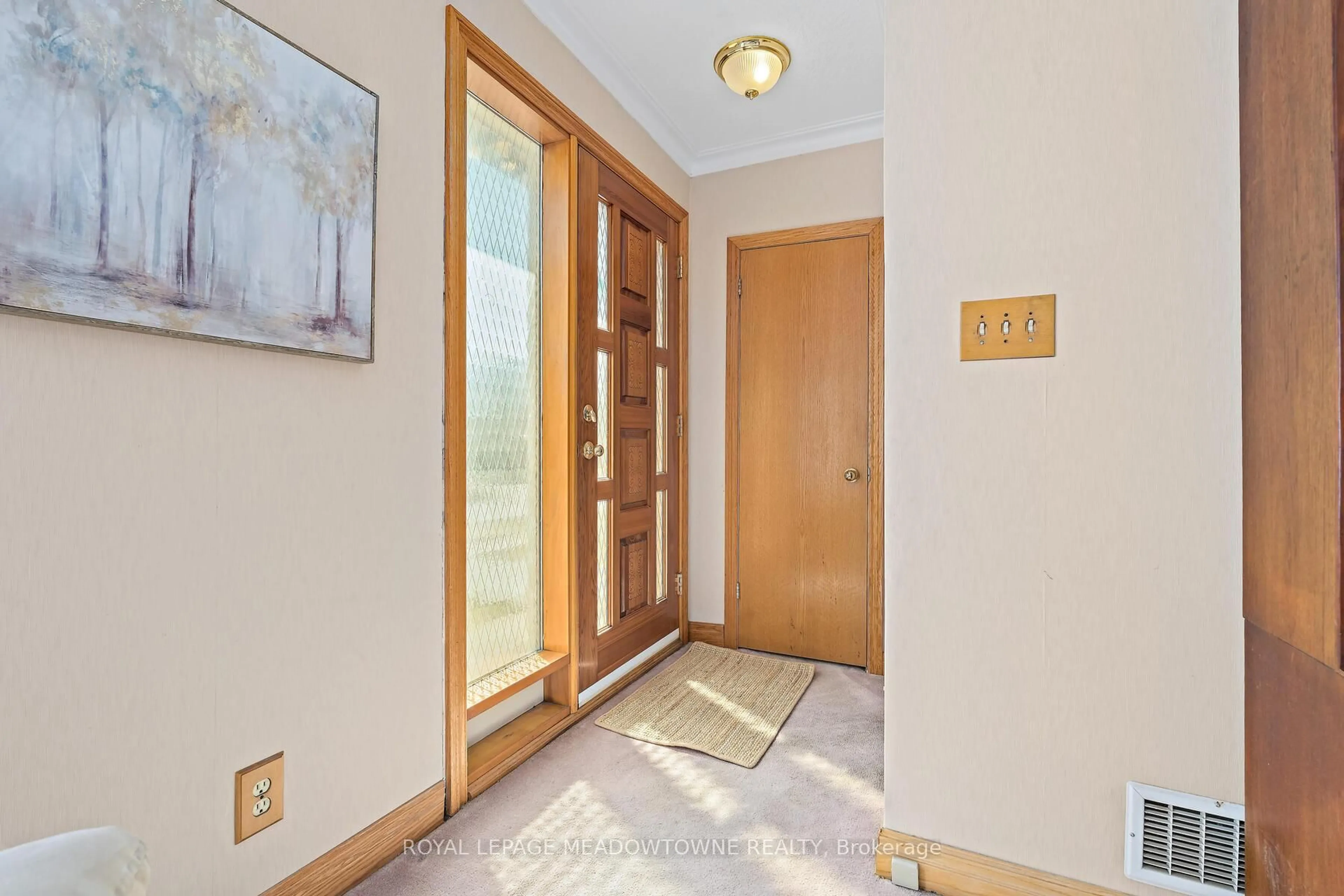 Indoor entryway for 37 Prince Charles Dr, Halton Hills Ontario L7G 3T9