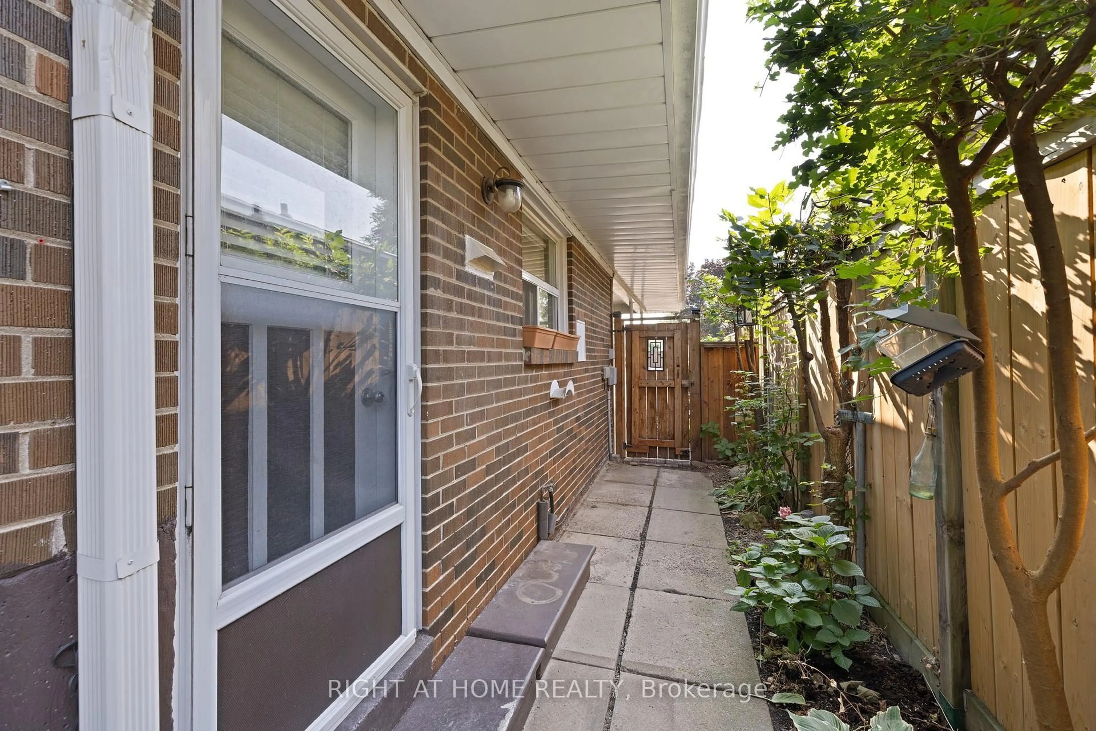 Unknown for 1147 Saturnia Cres, Mississauga Ontario L4Y 2M2