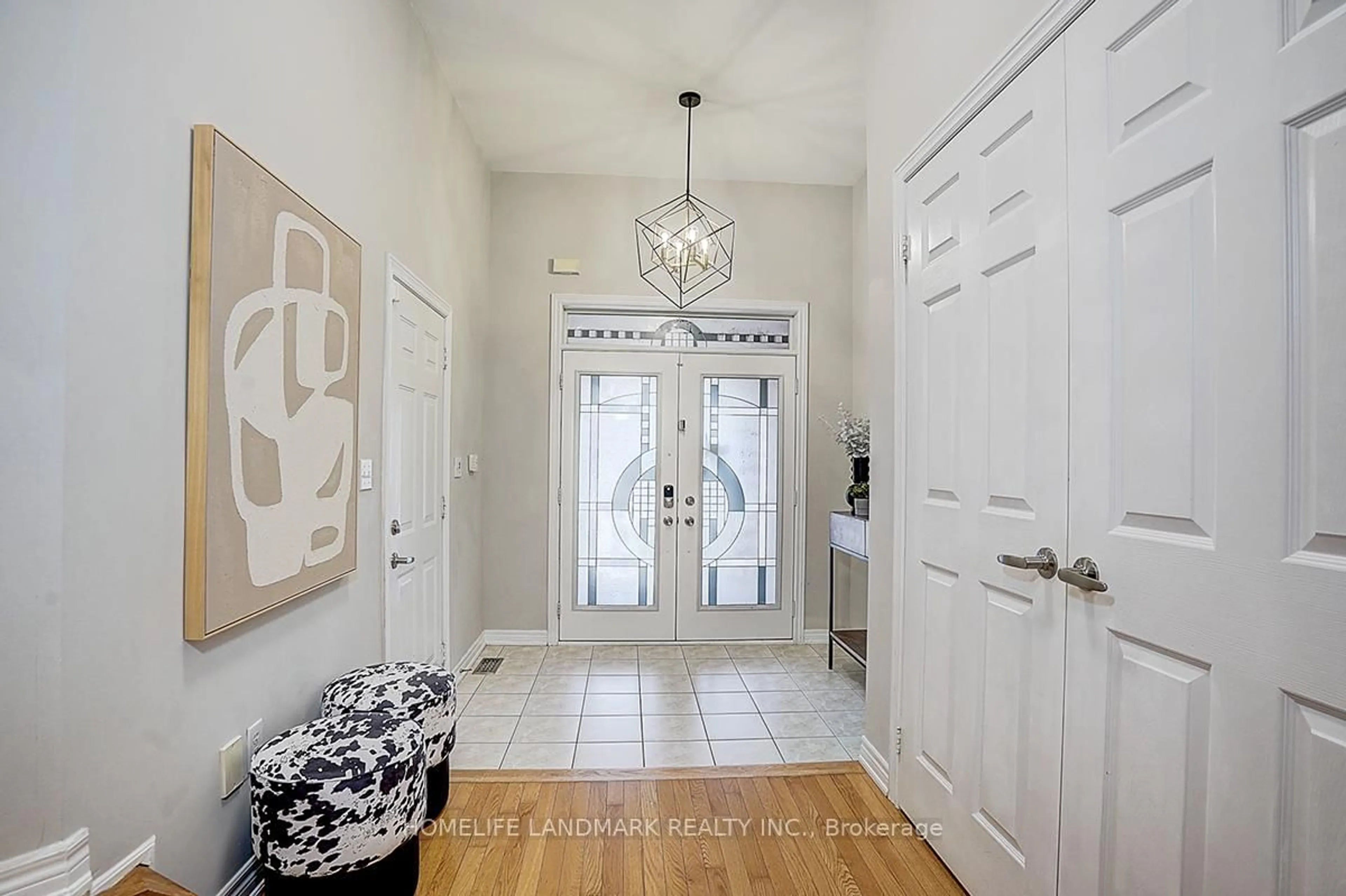 Indoor entryway for 2455 Felhaber Cres, Oakville Ontario L6H 7N8