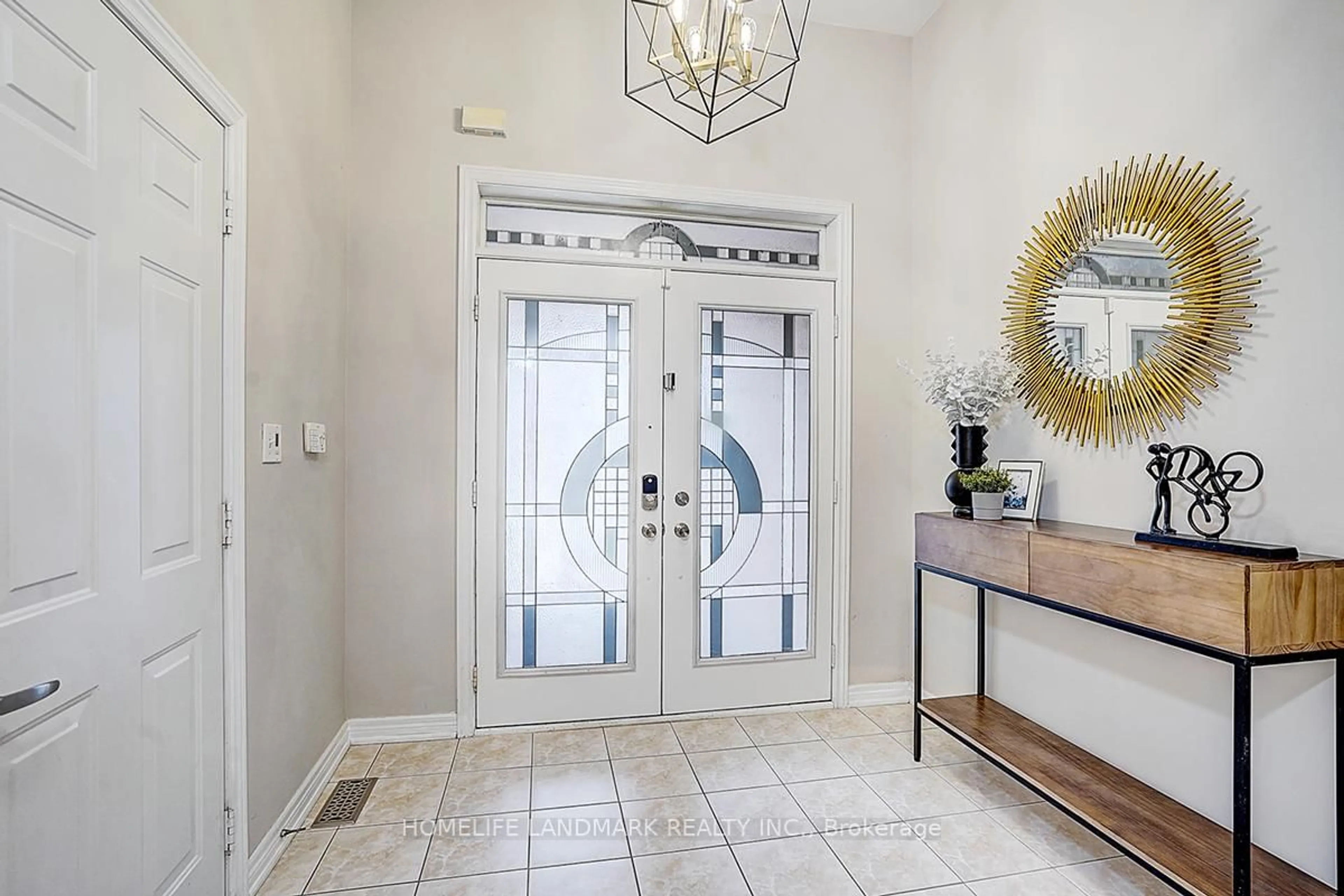 Indoor entryway for 2455 Felhaber Cres, Oakville Ontario L6H 7N8