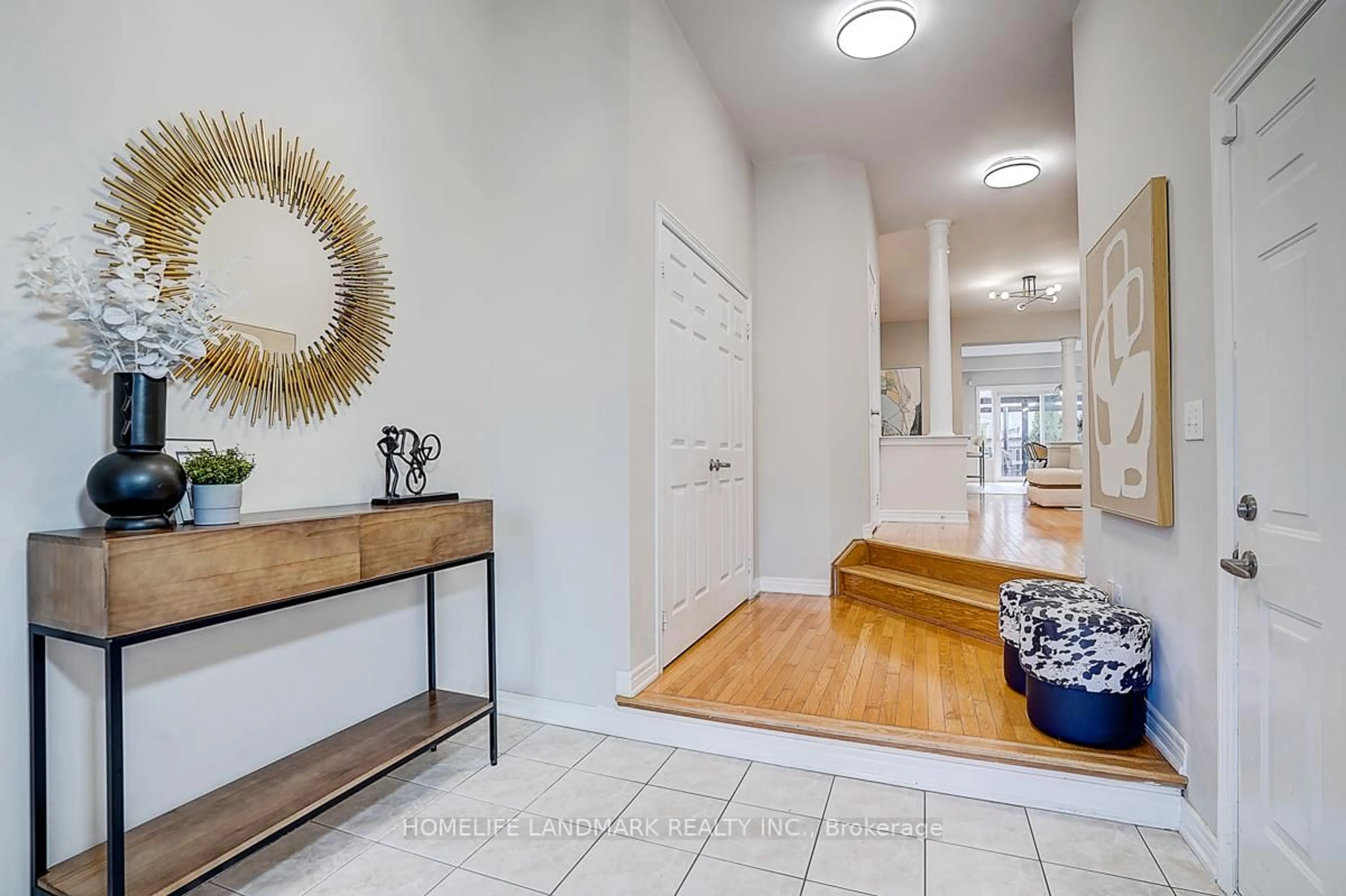 Indoor entryway for 2455 Felhaber Cres, Oakville Ontario L6H 7N8