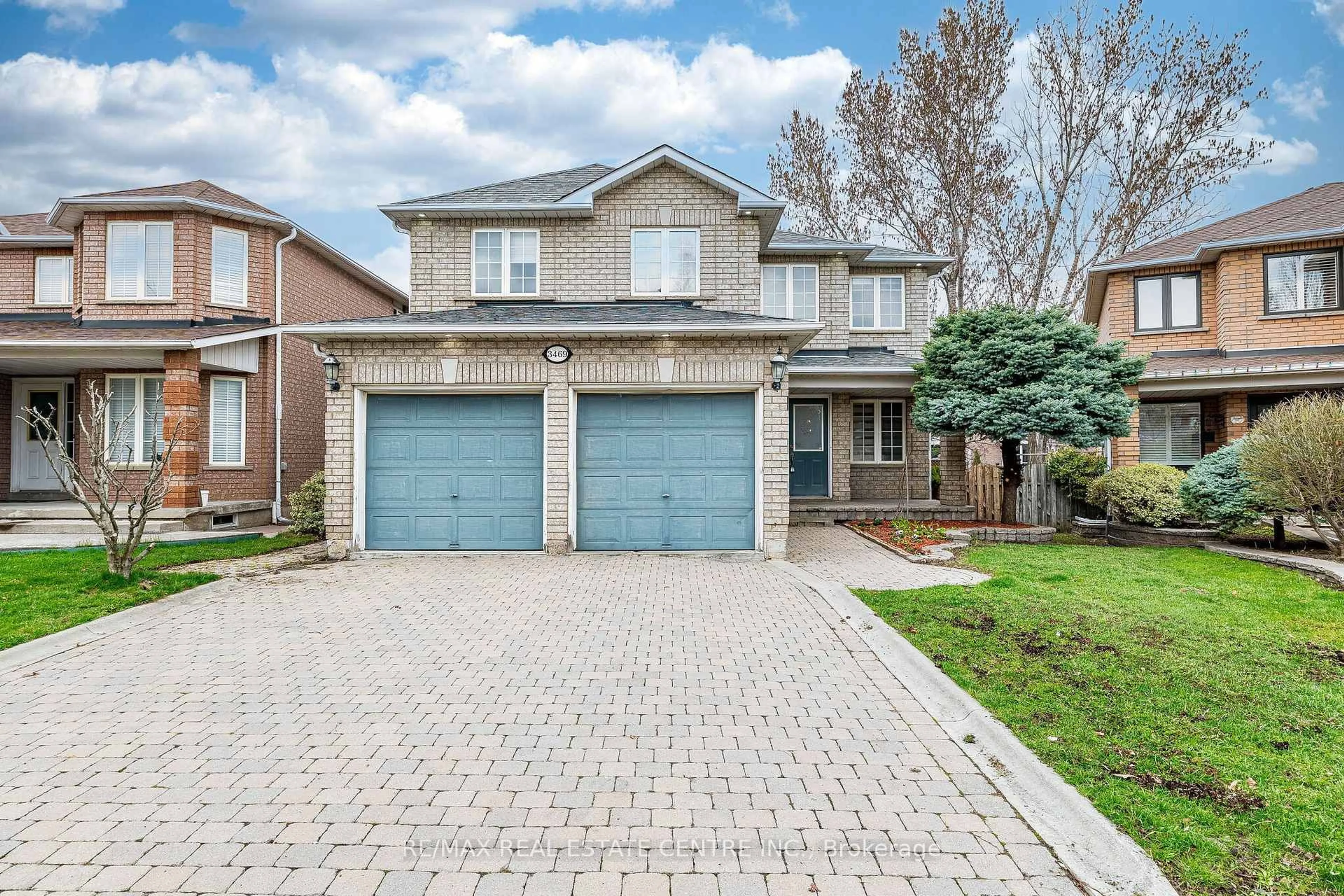 Home with brick exterior material, street for 3469 Old Orchard Park Dr, Mississauga Ontario L5B 4E1