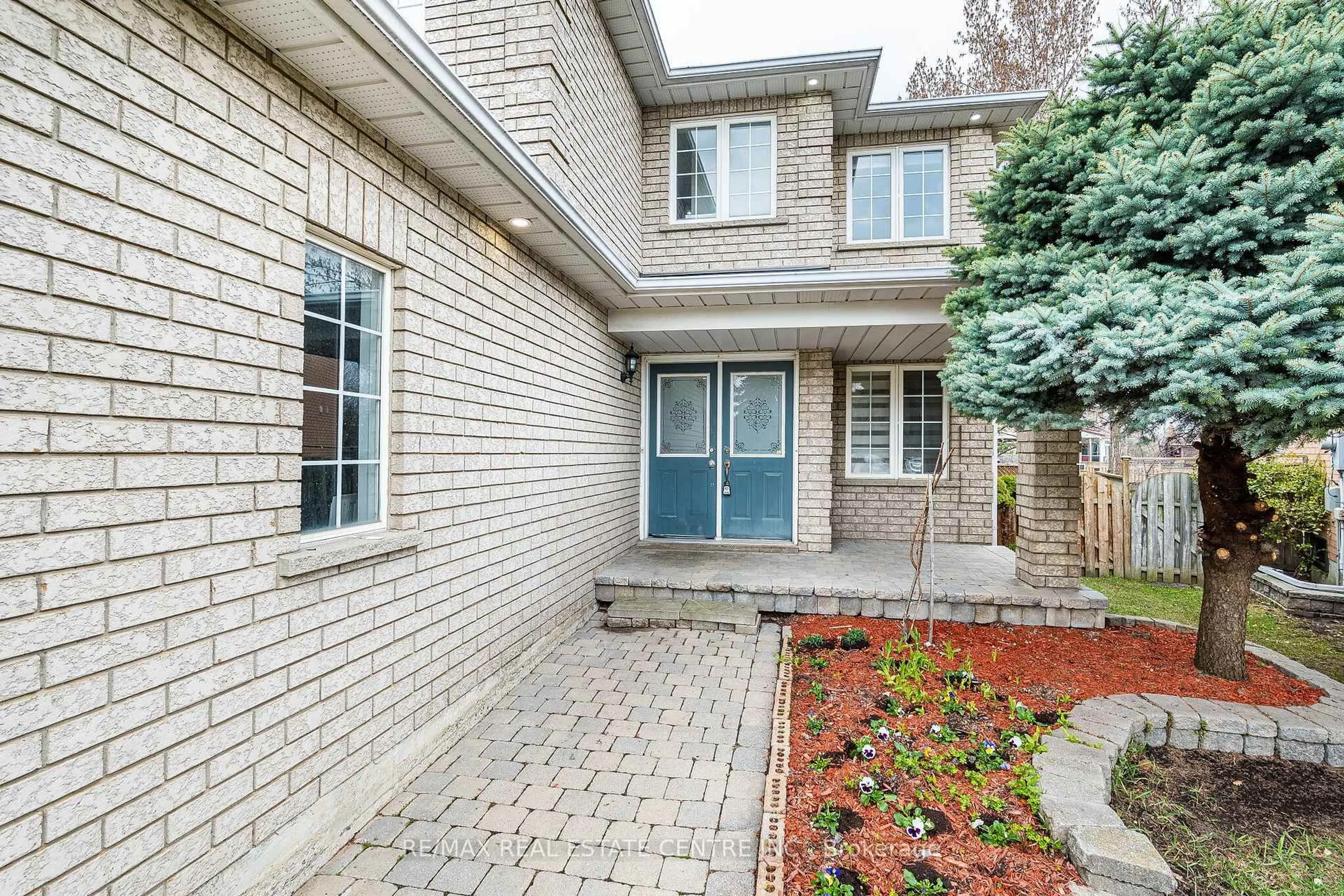 Home with brick exterior material, street for 3469 Old Orchard Park Dr, Mississauga Ontario L5B 4E1