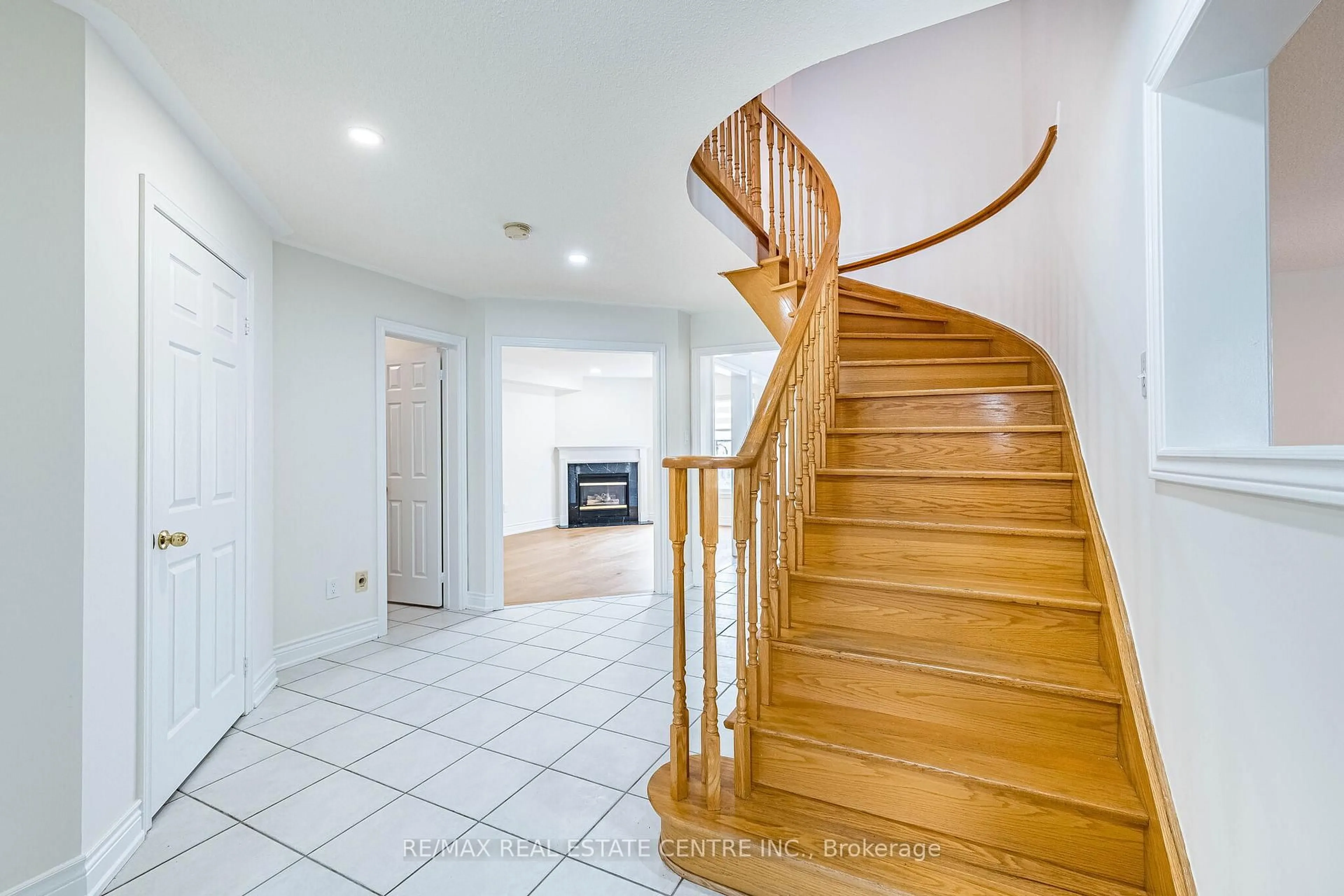 Unknown for 3469 Old Orchard Park Dr, Mississauga Ontario L5B 4E1