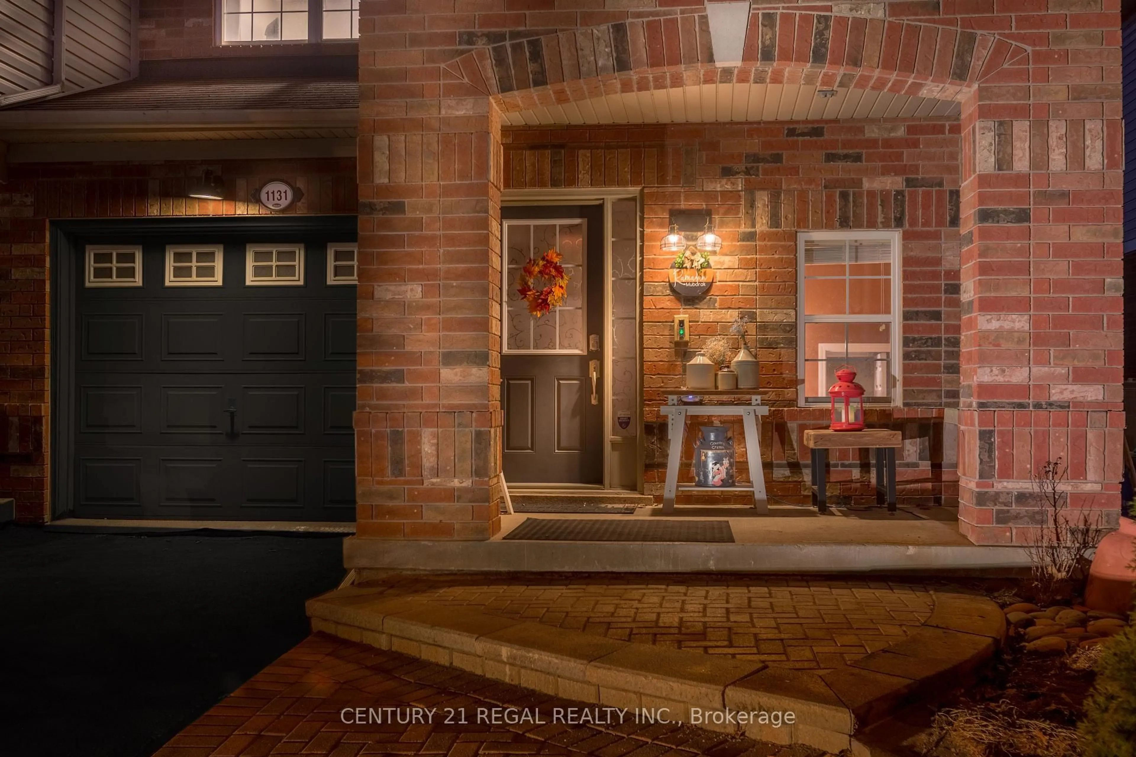 Indoor entryway for 1131 Riddell Cres, Milton Ontario L9T 6Y2