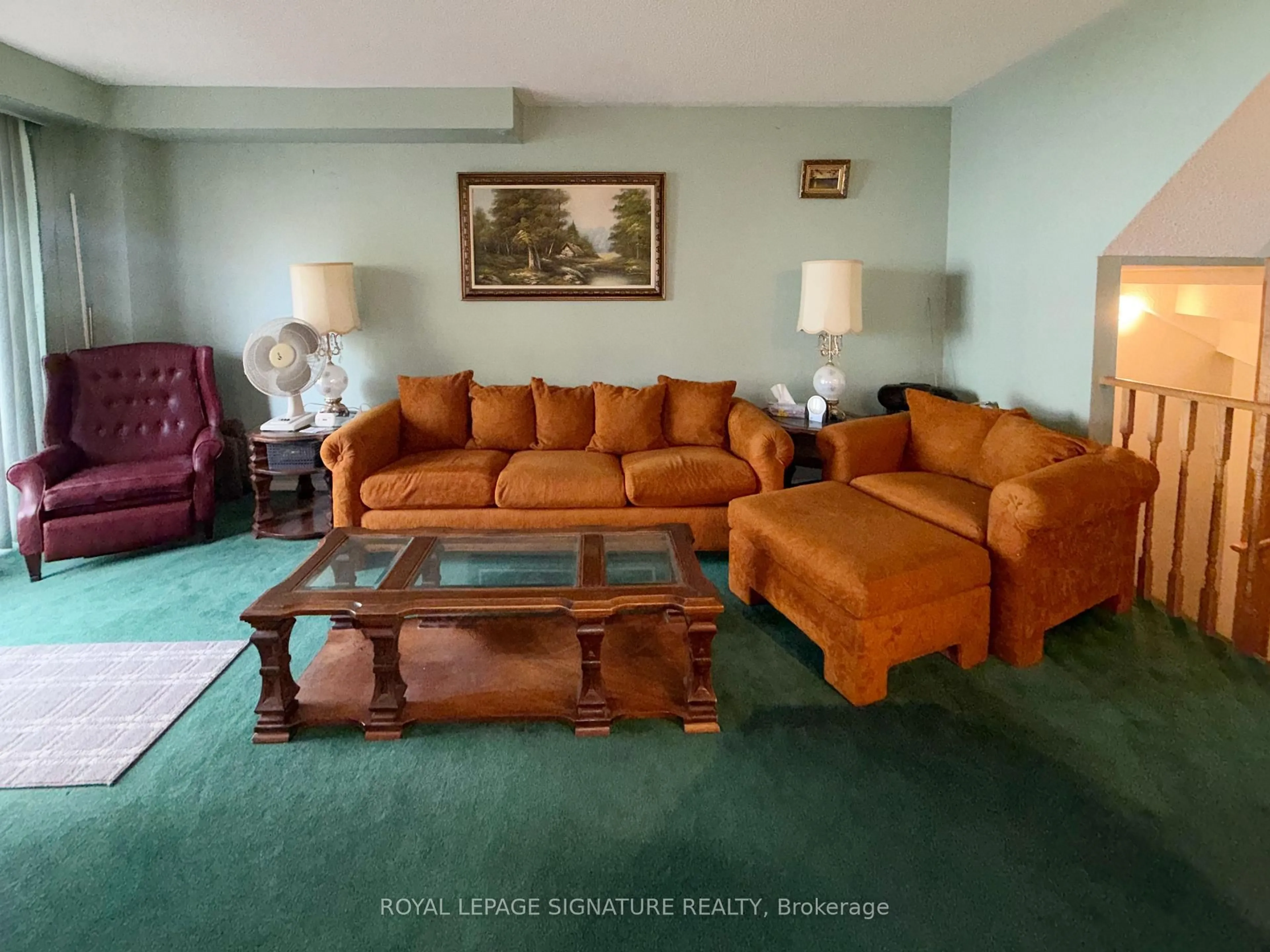 Living room with furniture, unknown for 44 Park St, Mississauga Ontario L5H 1G7