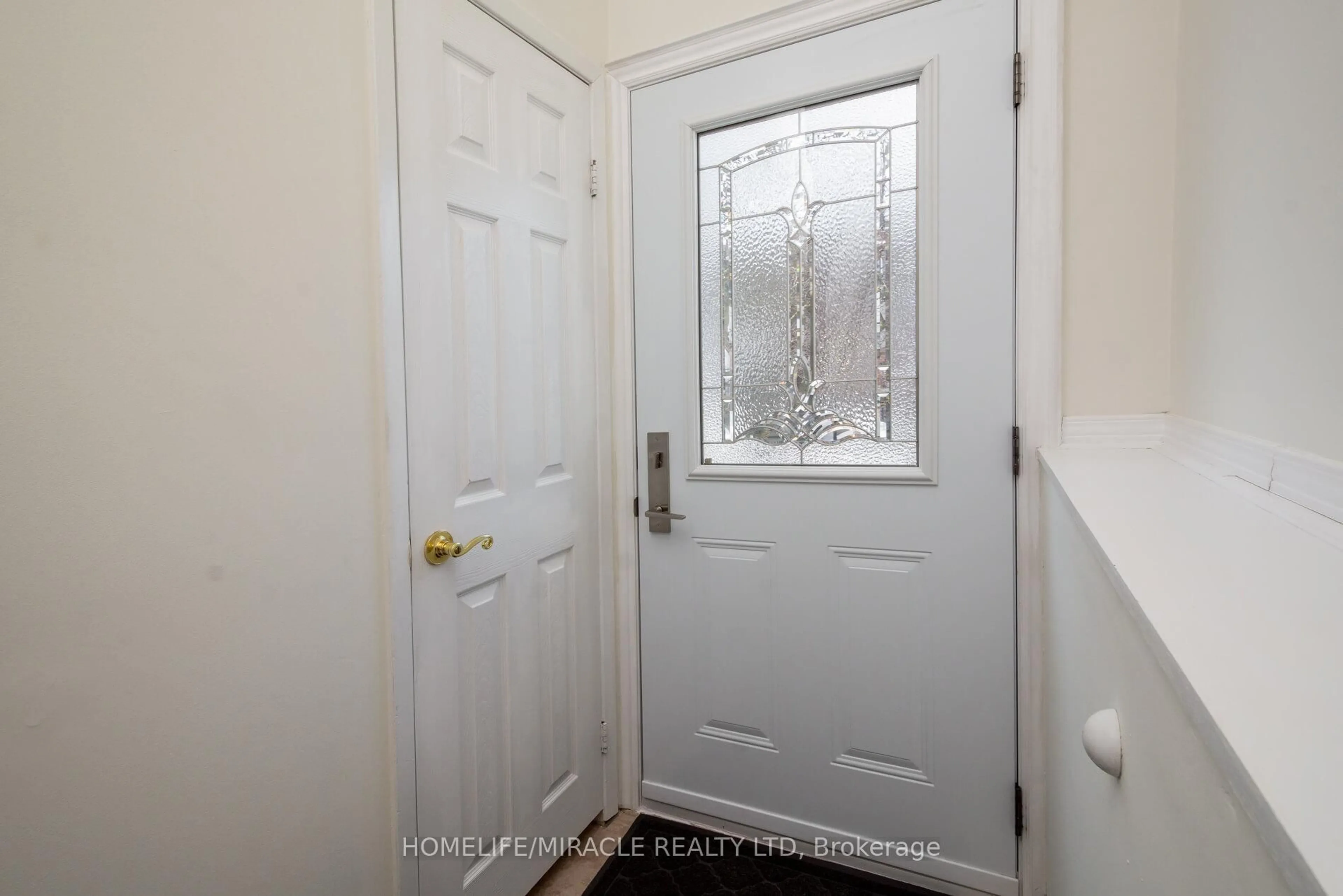 Indoor entryway for 70 Moregate Cres #51, Brampton Ontario L6S 3K9