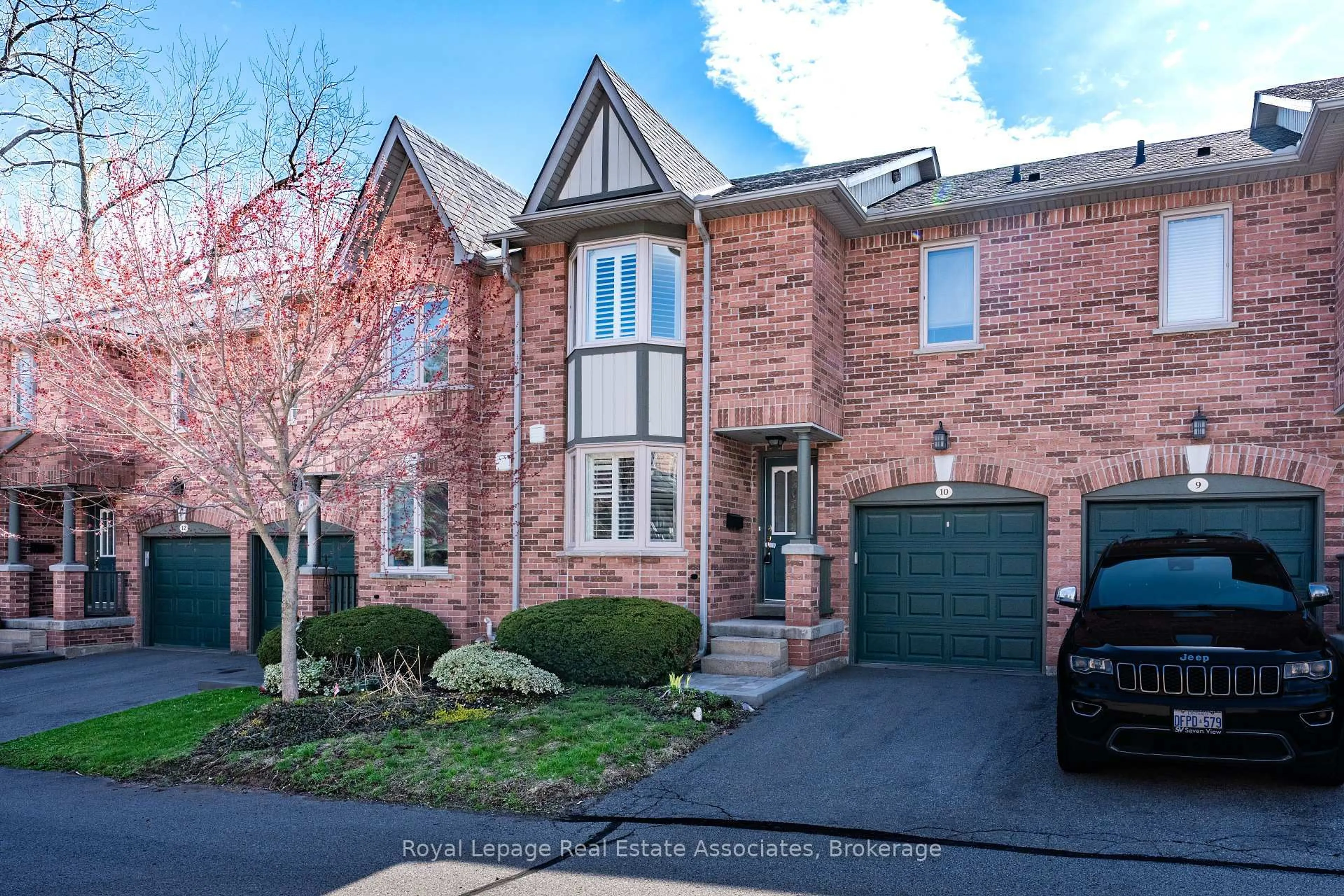 Home with brick exterior material, street for 76 River Dr #10, Halton Hills Ontario L7G 2J2