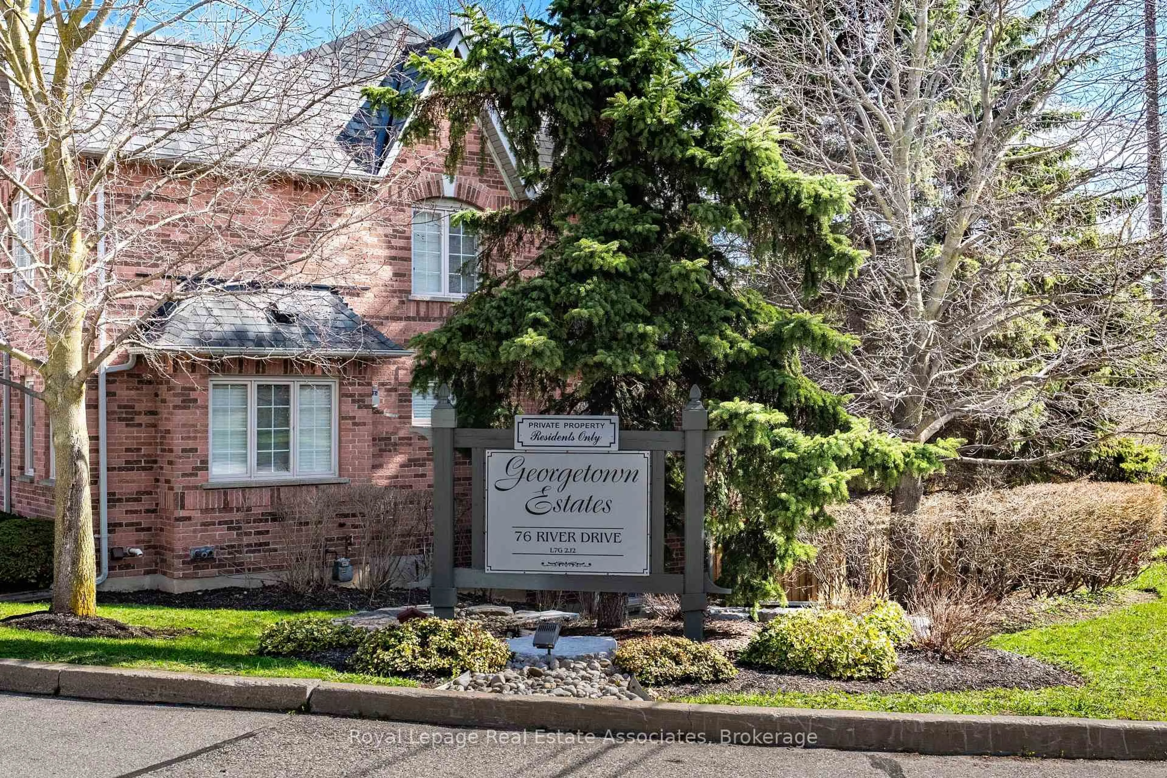 Home with brick exterior material, street for 76 River Dr #10, Halton Hills Ontario L7G 2J2