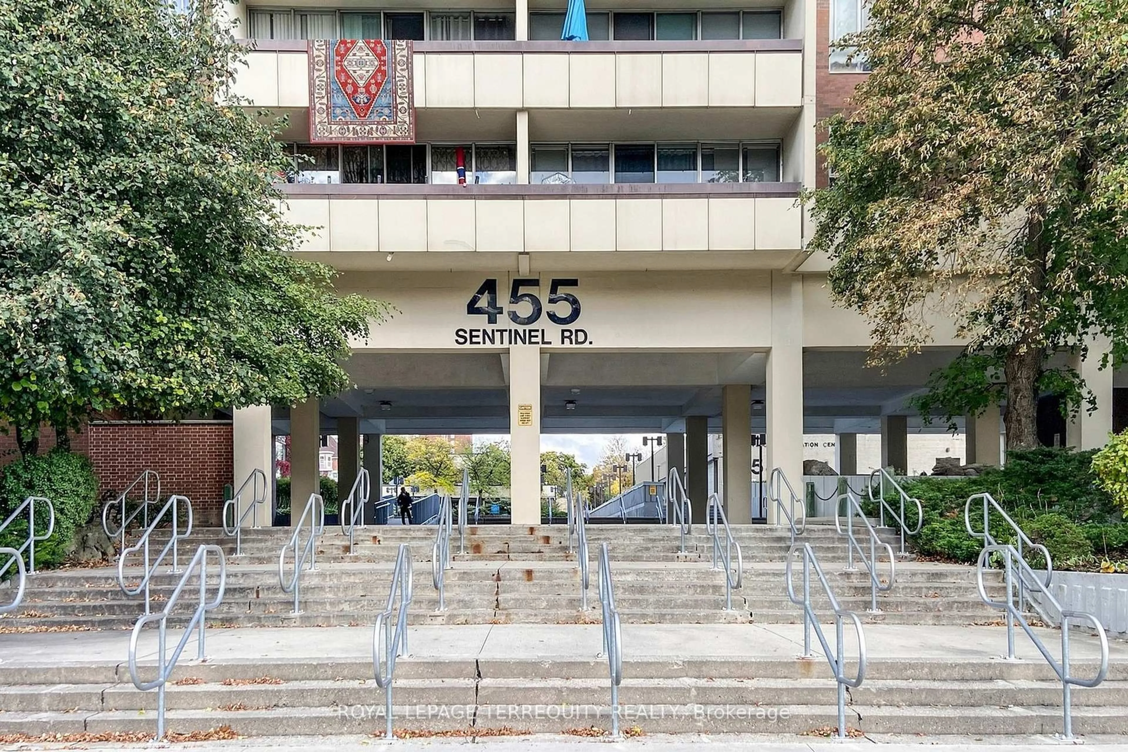 Indoor foyer for 455 Sentinel Rd #1410, Toronto Ontario M3J 1V5