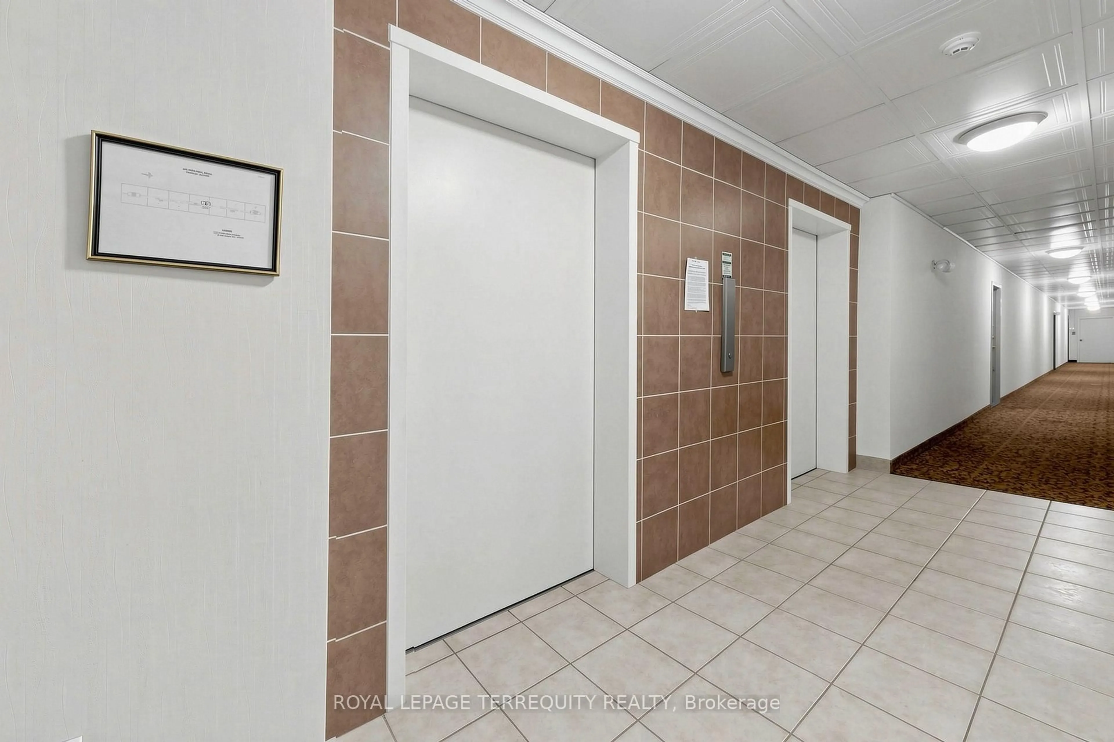 Indoor foyer for 455 Sentinel Rd #1410, Toronto Ontario M3J 1V5