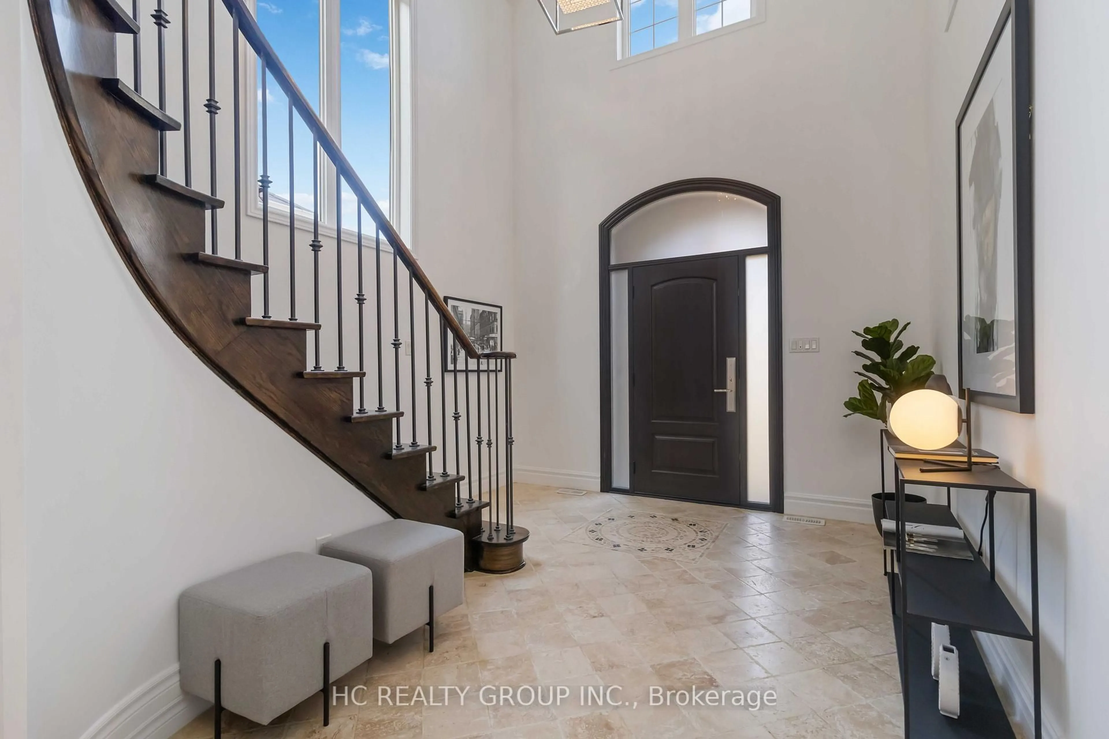 Indoor entryway for 16 Begonia Cres, Brampton Ontario L7A 0M5