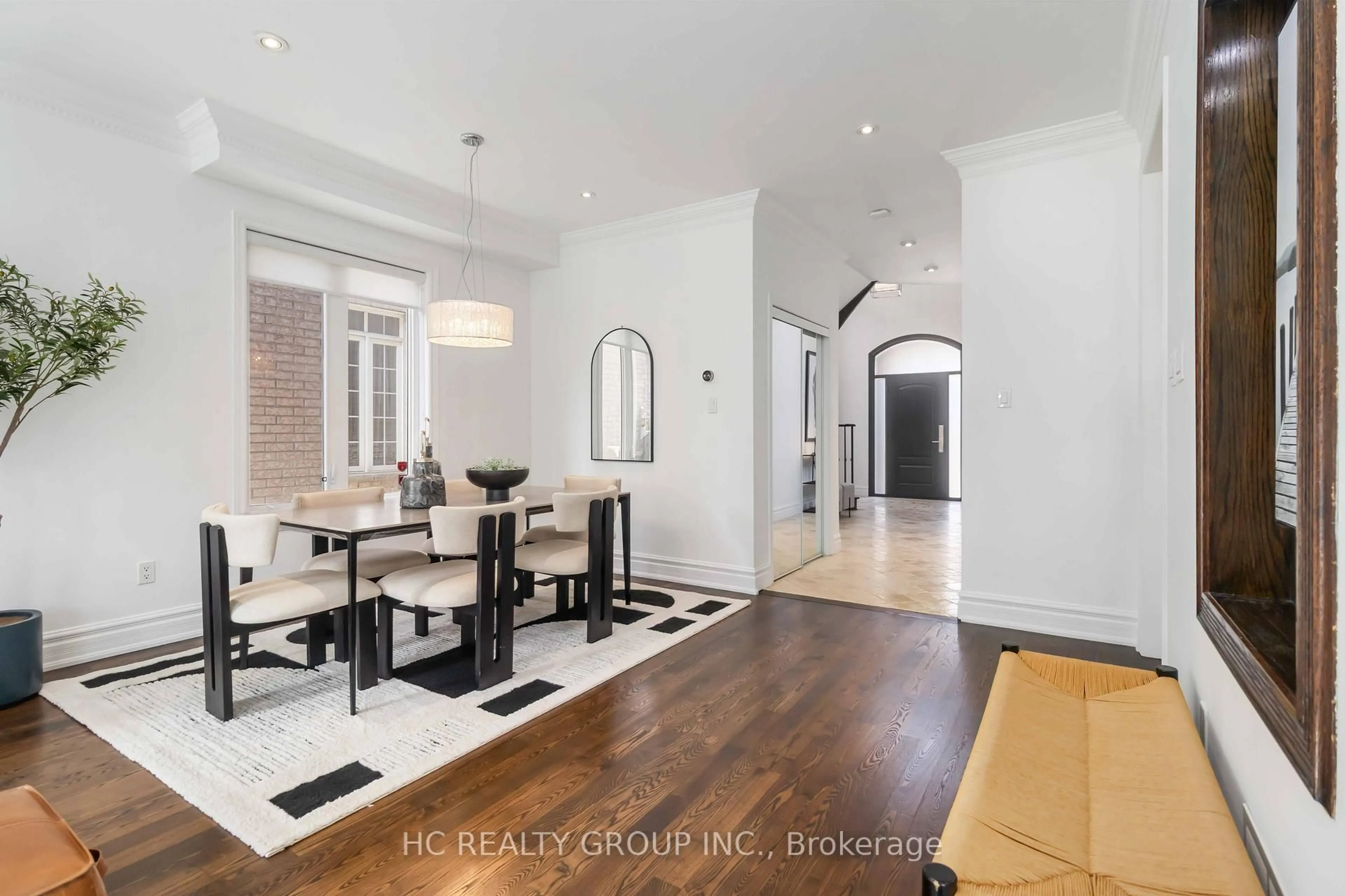 Indoor entryway for 16 Begonia Cres, Brampton Ontario L7A 0M5