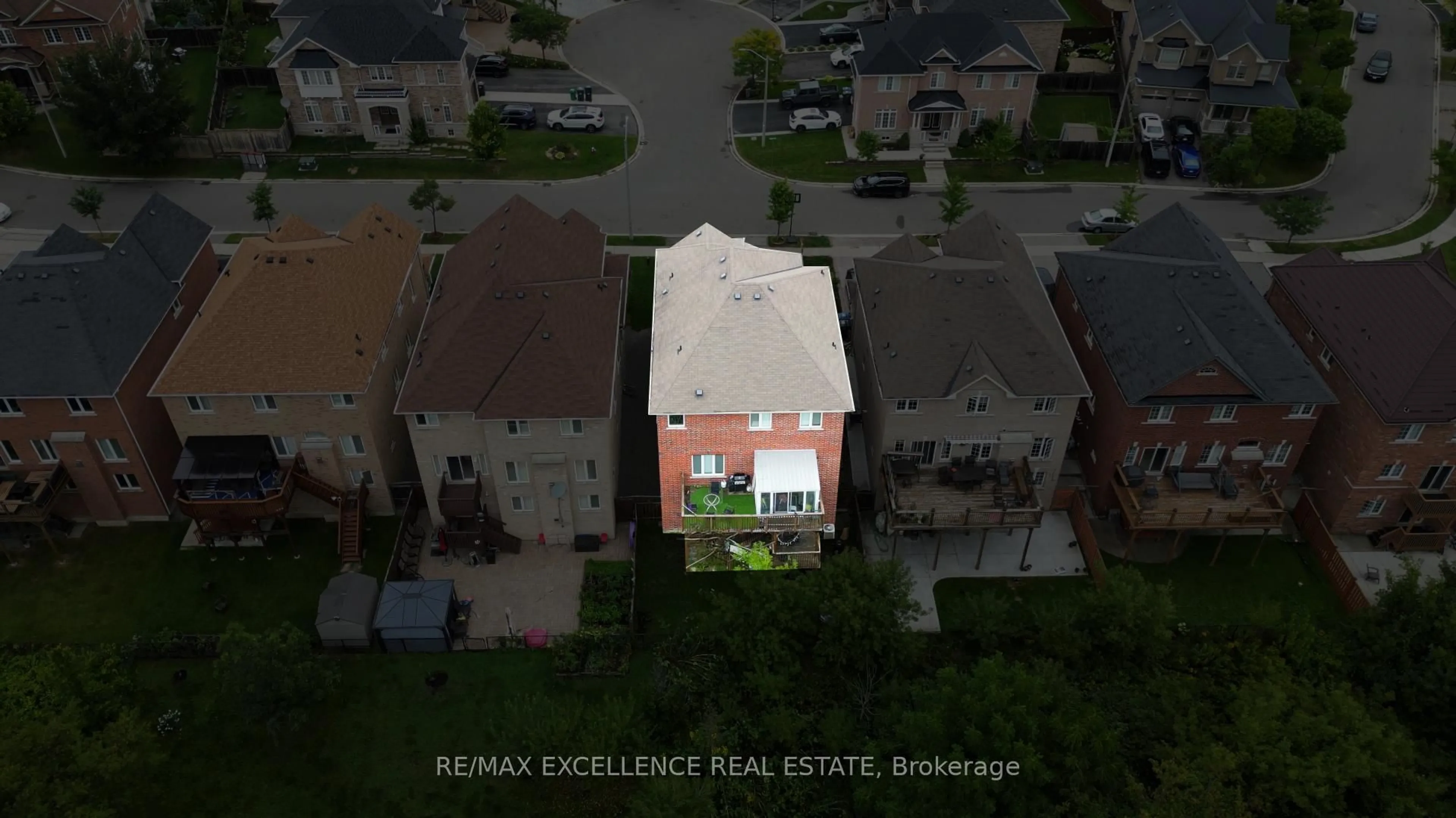 A pic from outside/outdoor area/front of a property/back of a property/a pic from drone, street for 26 Fahey Dr, Brampton Ontario L6Y 0N7