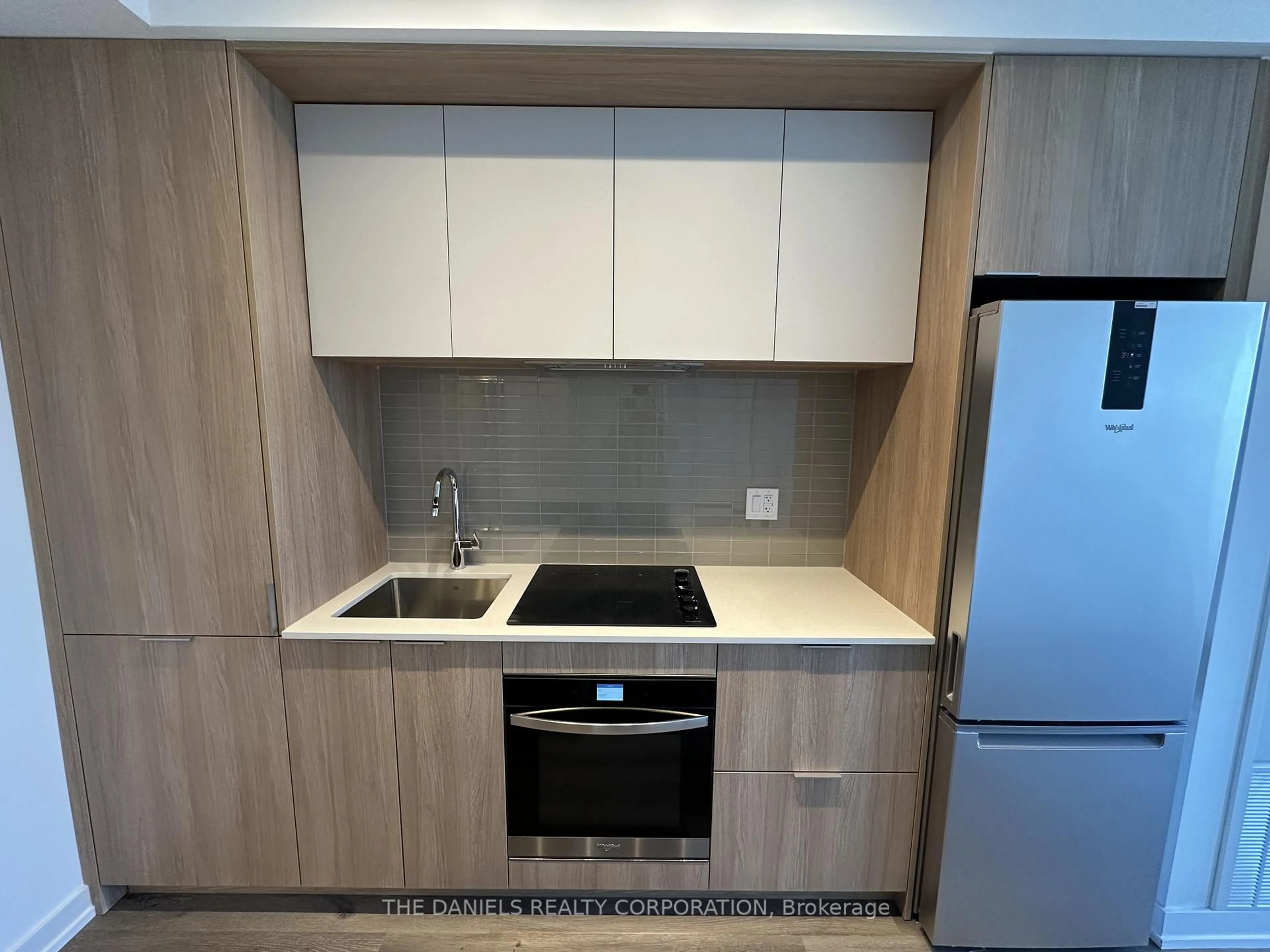 Standard kitchen, wood/laminate floor for 395 Square One Dr #4607, Mississauga Ontario L5B 0P6