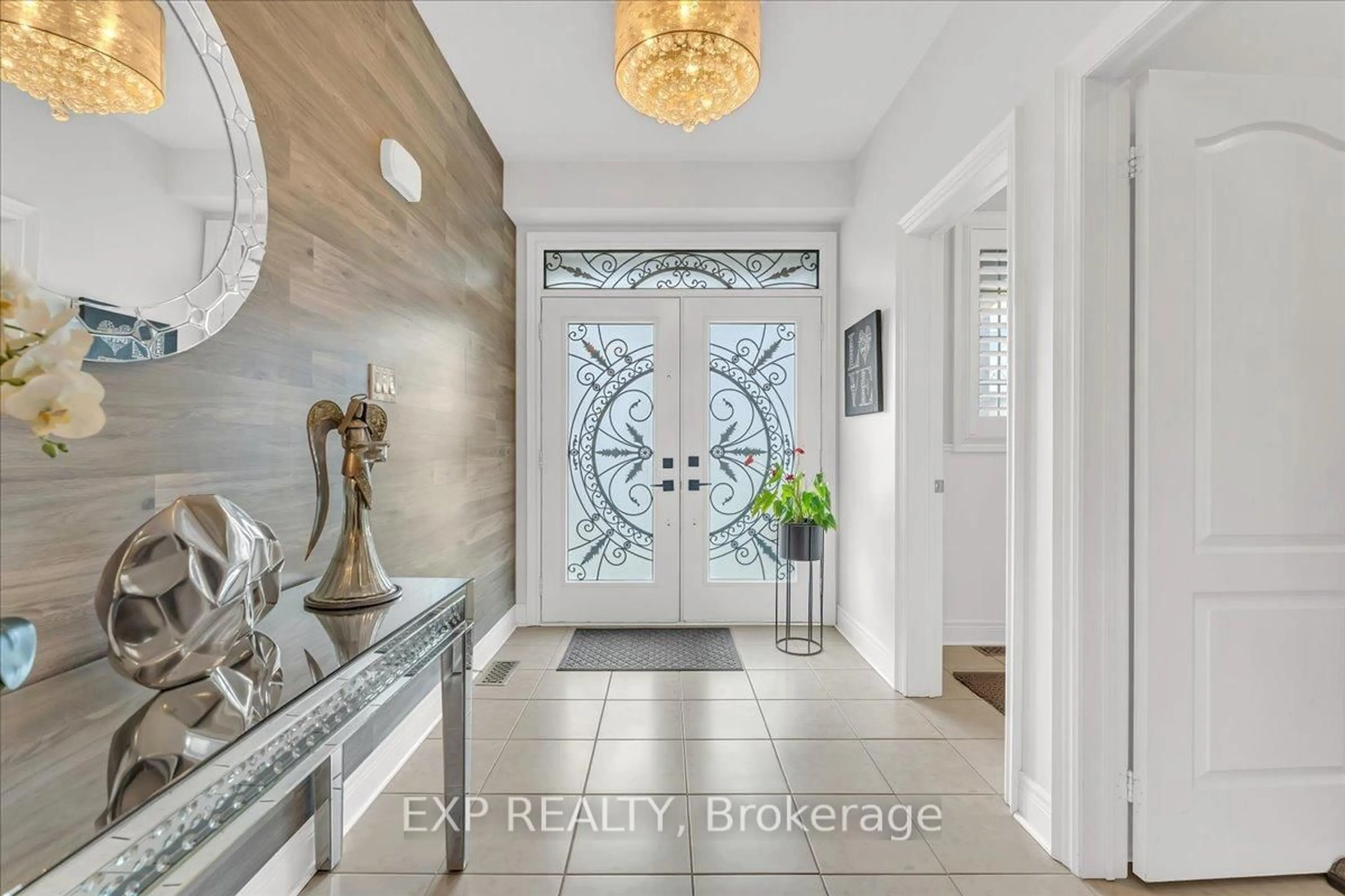 Indoor entryway for 21 Paula Crt, Orangeville Ontario L9W 5V1