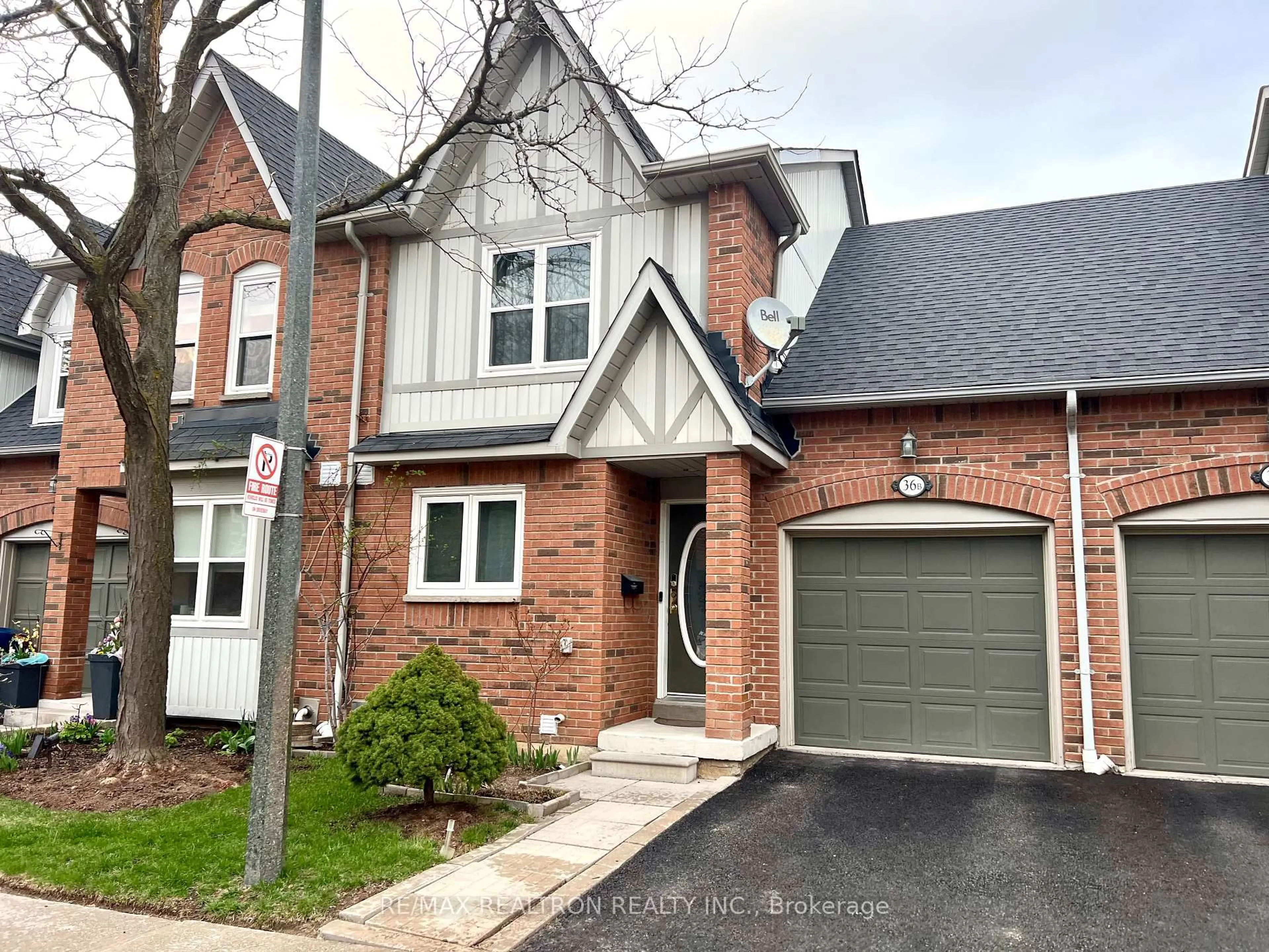 Home with brick exterior material, street for 5865 Dalebrook Cres #36B, Mississauga Ontario L5M 5X1