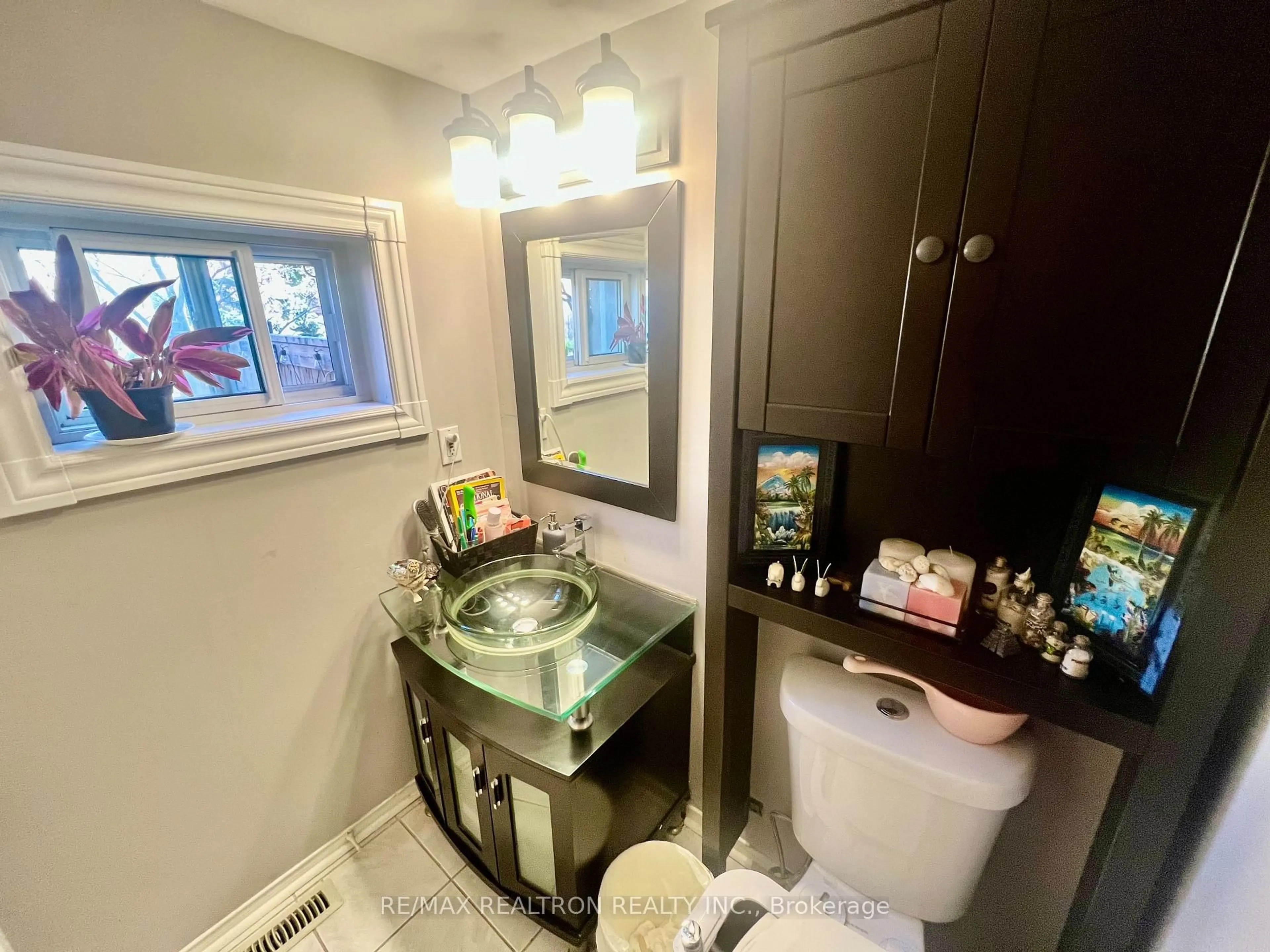 A pic of a room for 5865 Dalebrook Cres #36B, Mississauga Ontario L5M 5X1