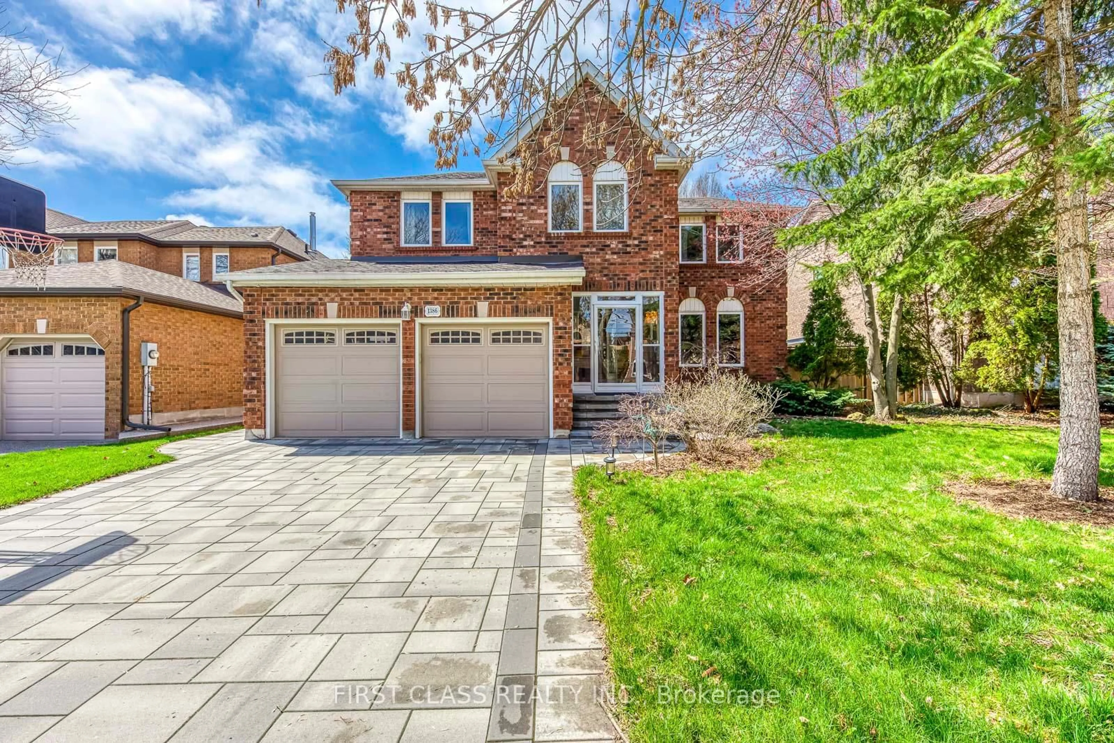 Home with brick exterior material, street for 1386 Silversmith Dr, Oakville Ontario L6M 2X4