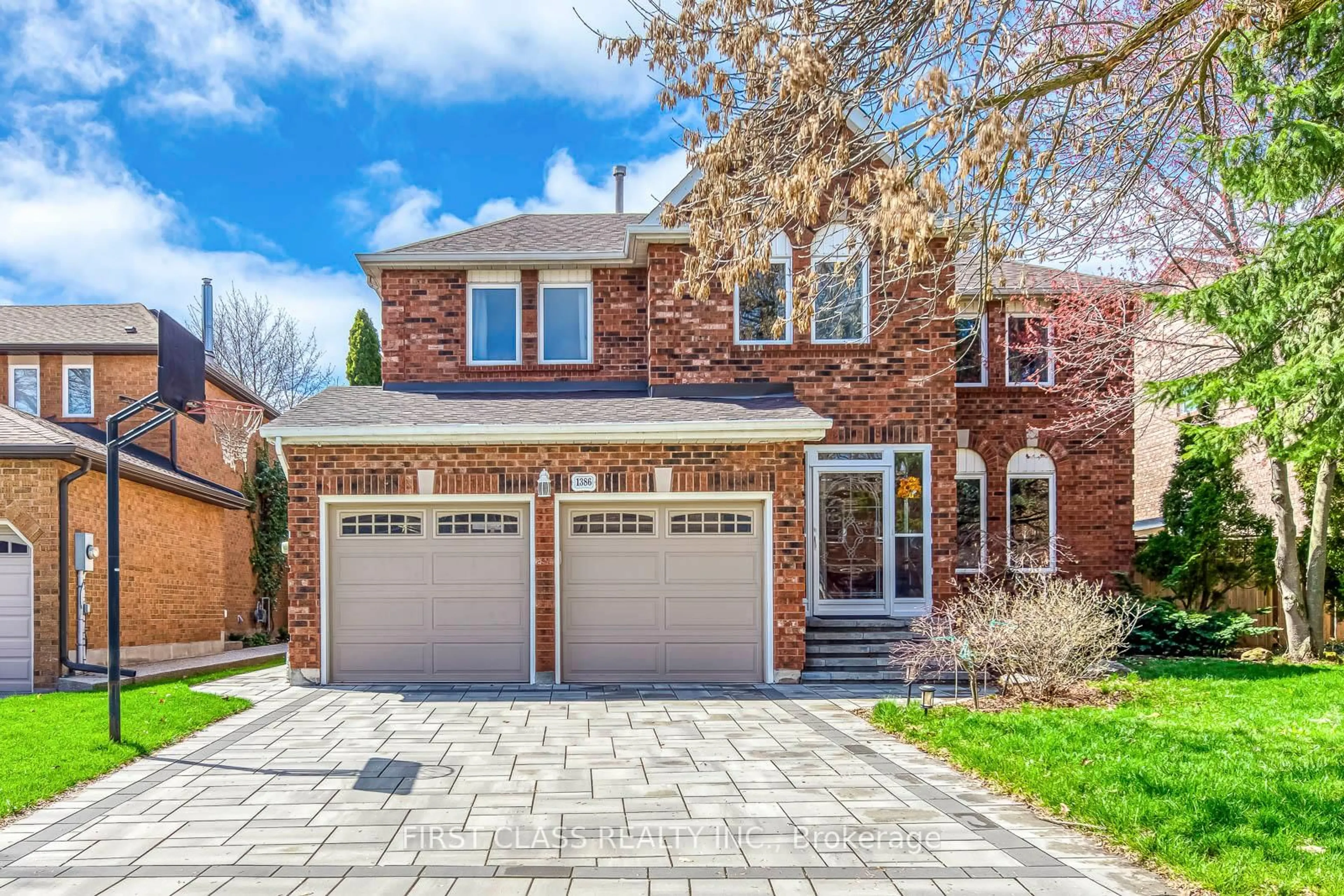 Home with brick exterior material, street for 1386 Silversmith Dr, Oakville Ontario L6M 2X4