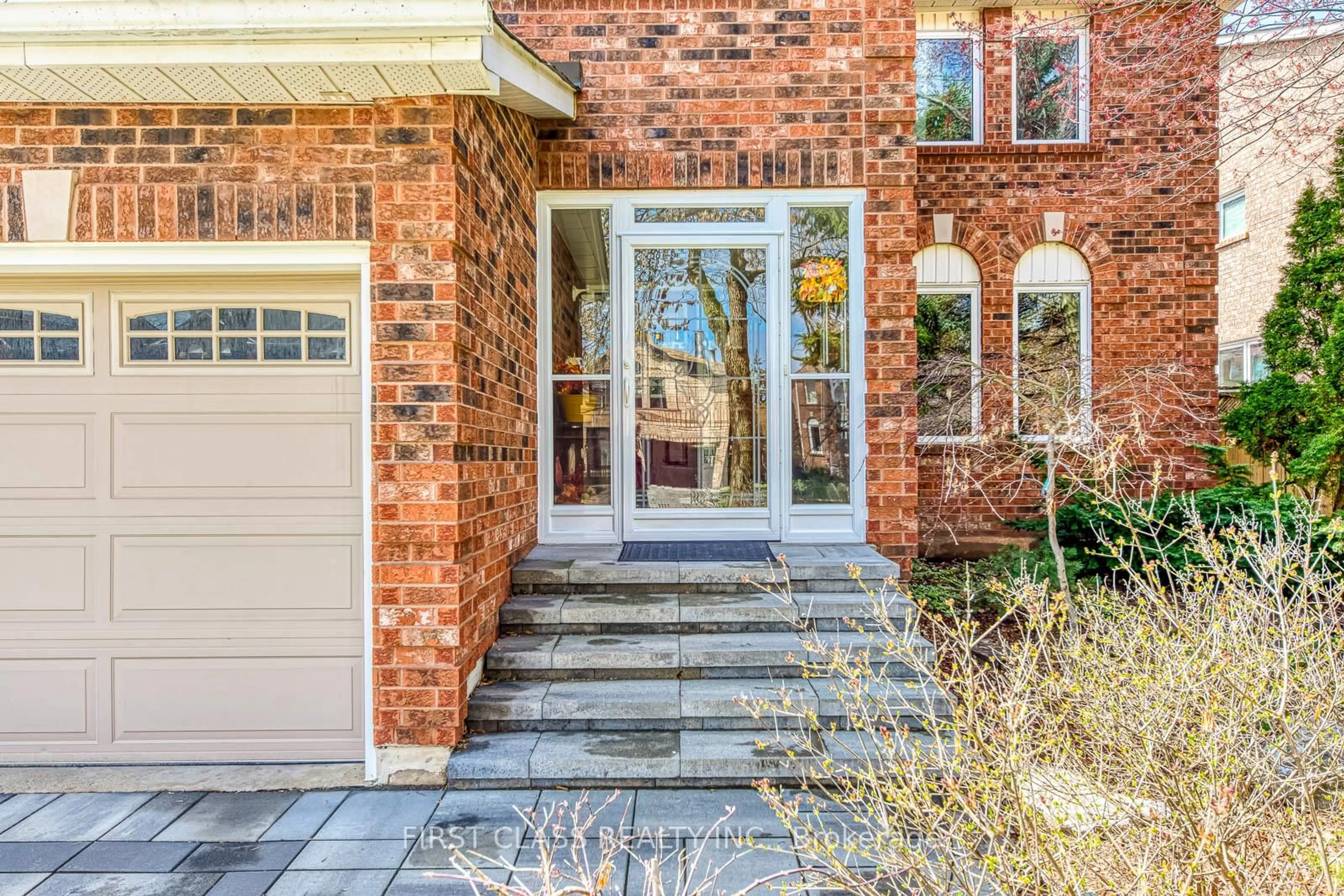 Home with brick exterior material, street for 1386 Silversmith Dr, Oakville Ontario L6M 2X4