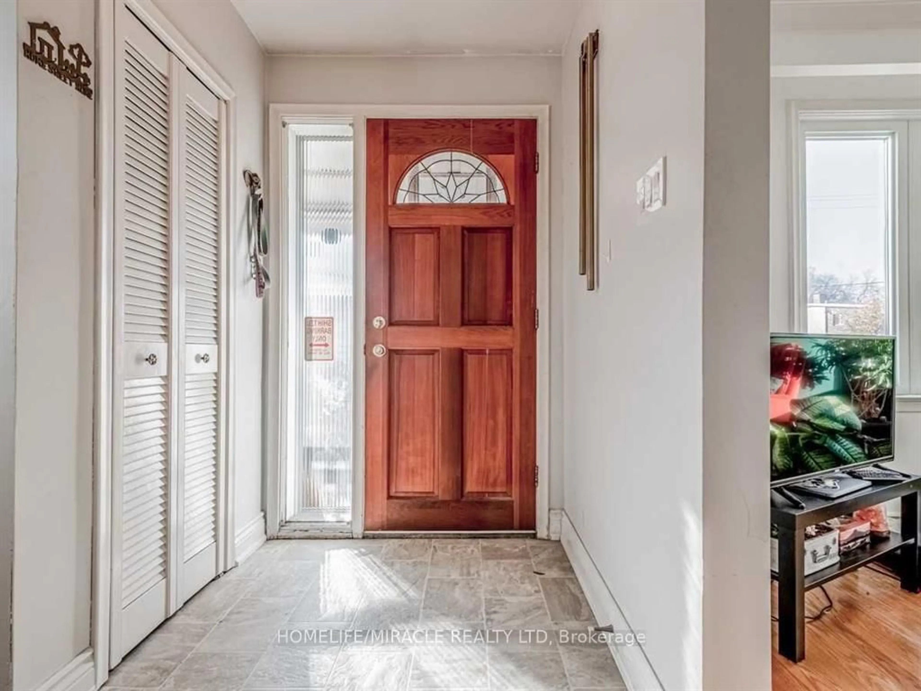 Indoor entryway for 276 Elmhurst Dr, Toronto Ontario M9W 2M2