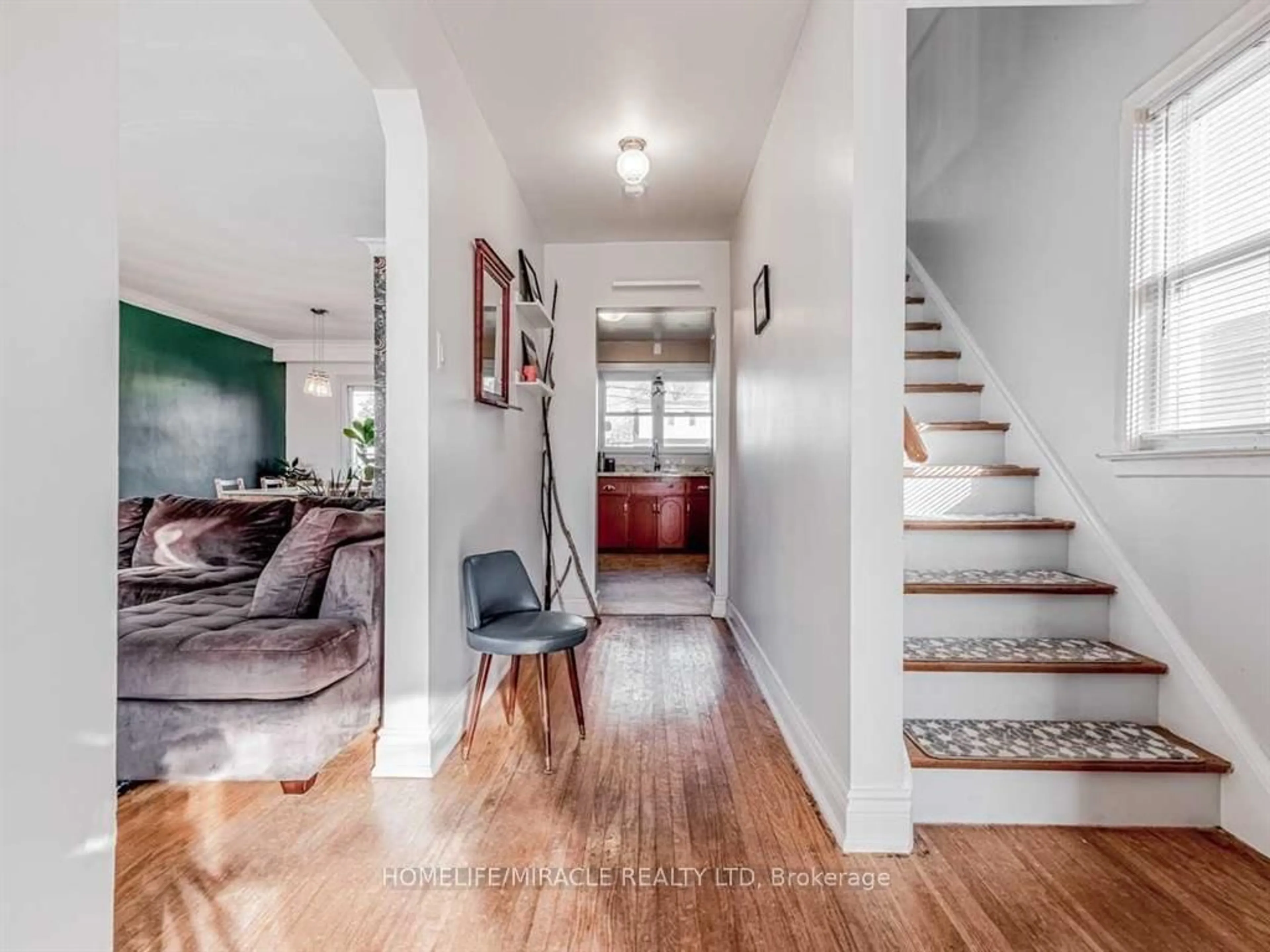 Indoor entryway for 276 Elmhurst Dr, Toronto Ontario M9W 2M2