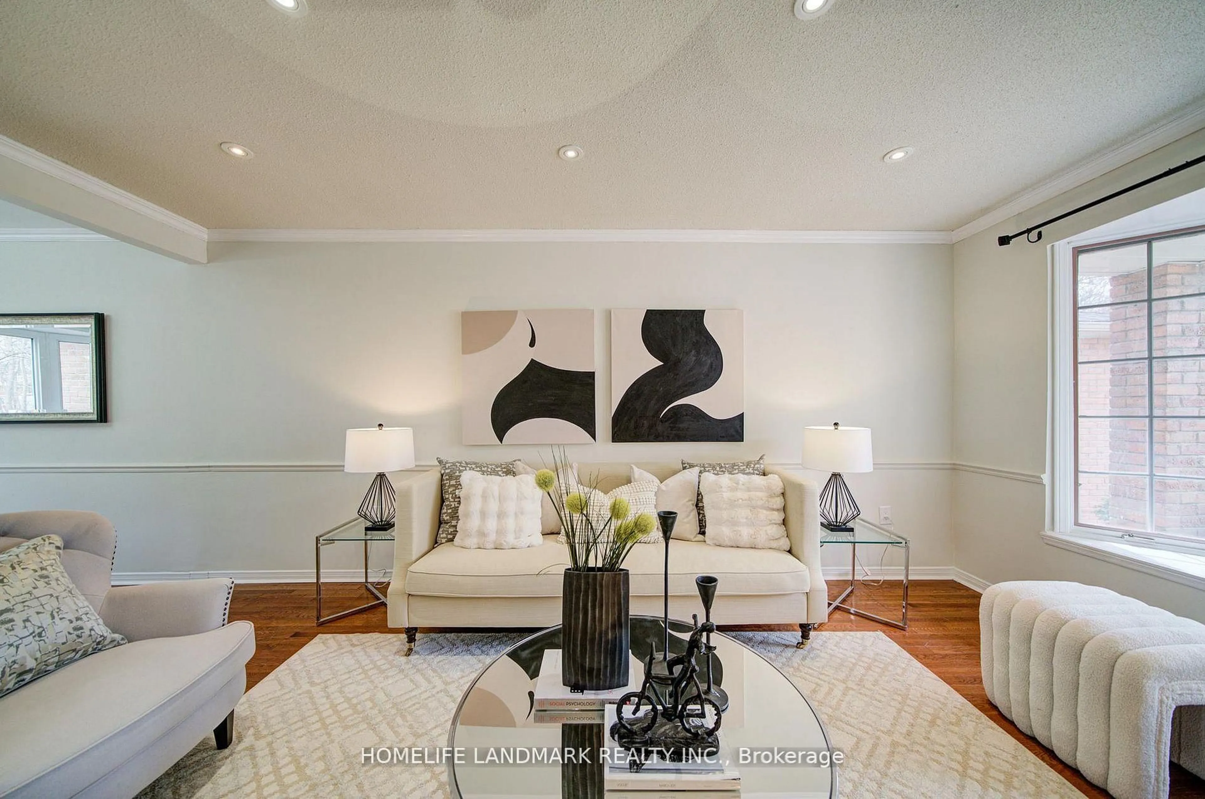 Living room with furniture, unknown for 1111 Deer Ru, Mississauga Ontario L5C 3P7