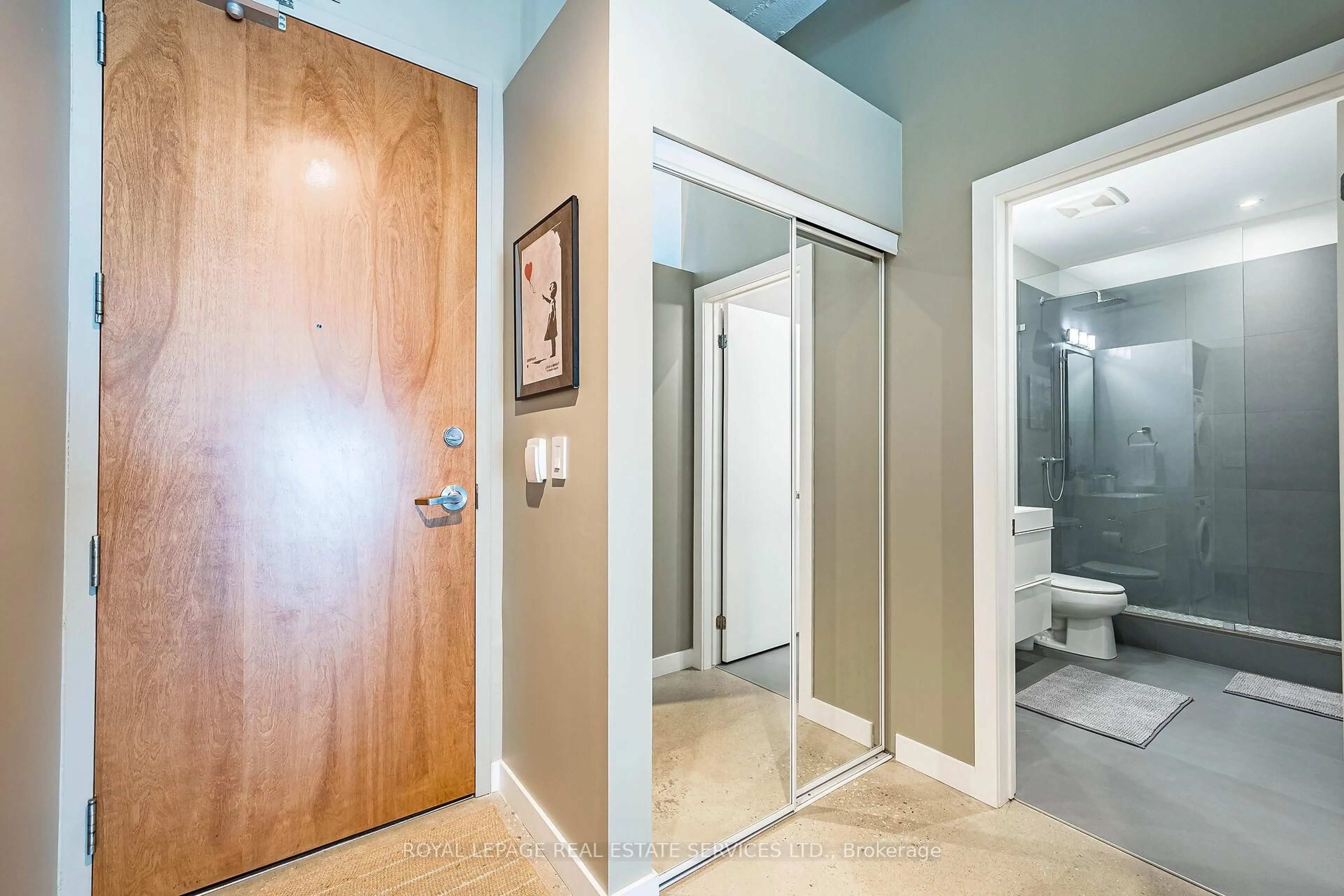 Indoor entryway for 2 Fieldway Rd #410, Toronto Ontario M8Z 0B9