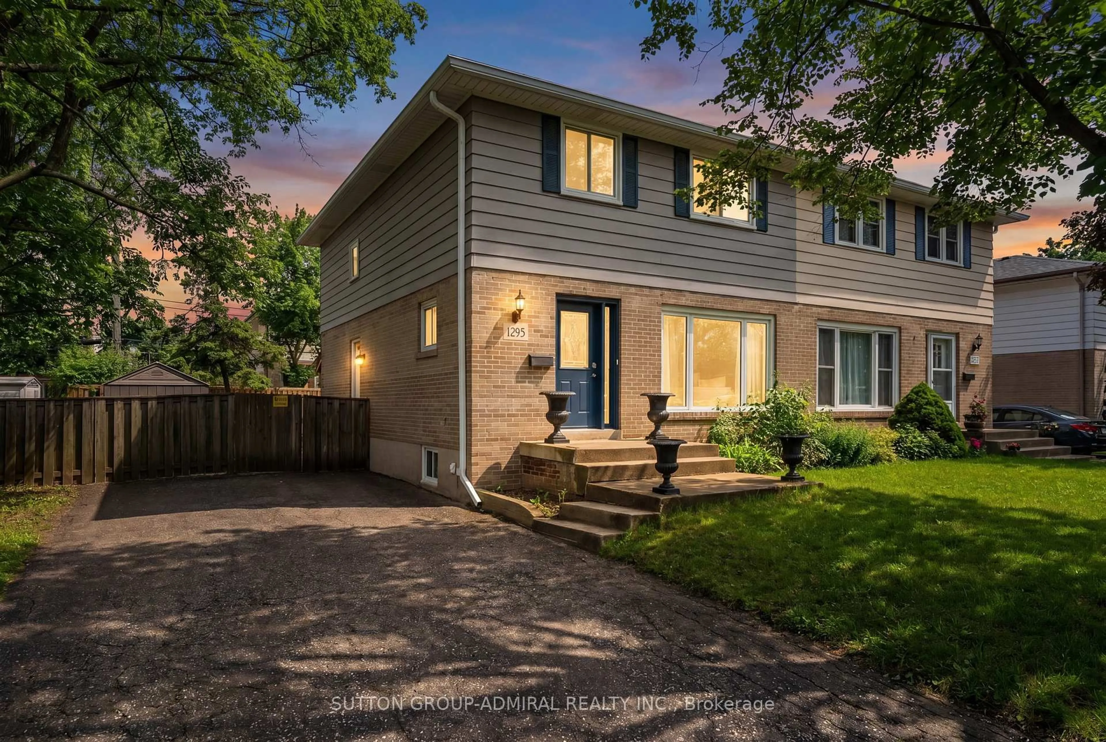 Home with vinyl exterior material, street for 1295 Napier Cres, Oakville Ontario L6H 2A5