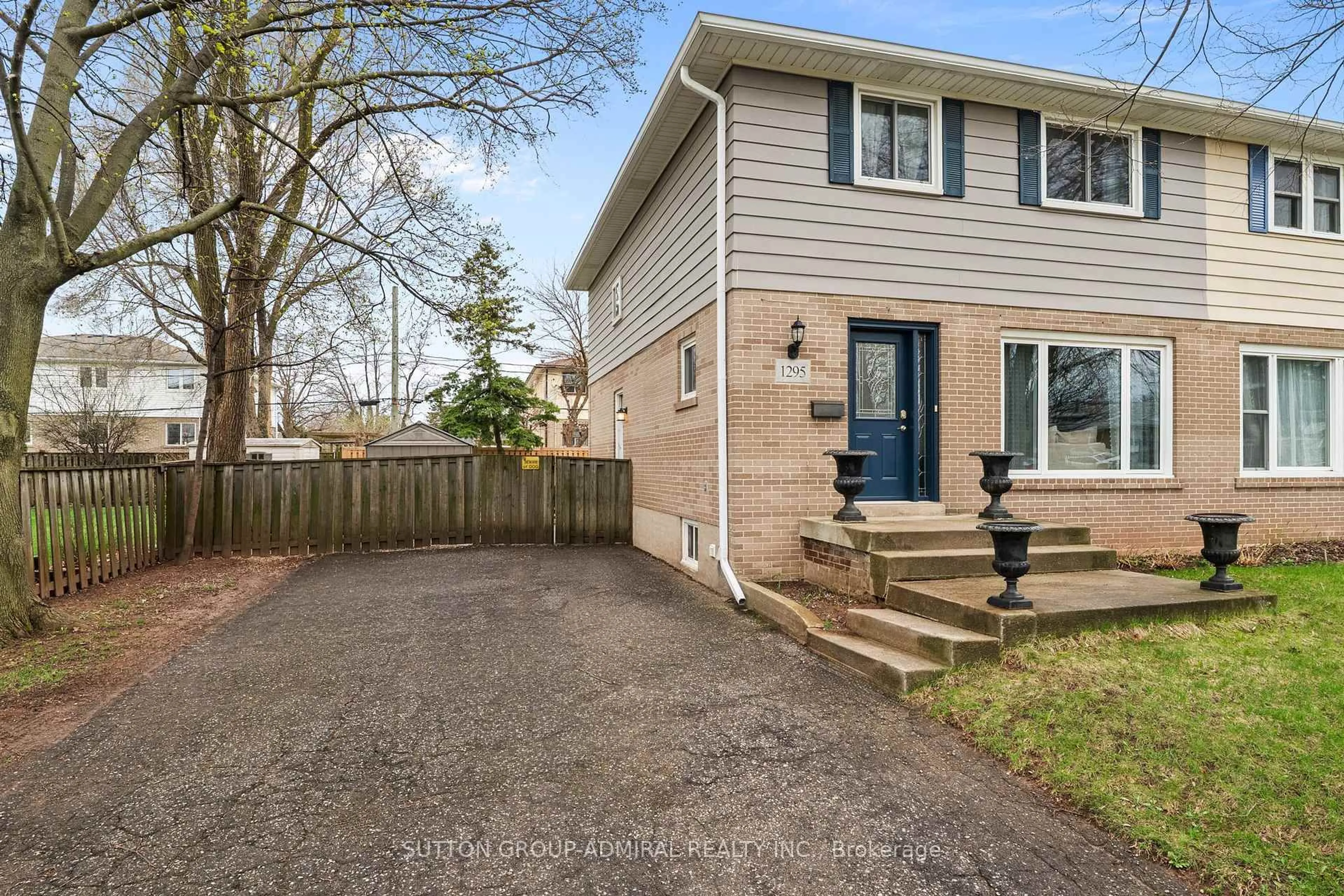 Unknown for 1295 Napier Cres, Oakville Ontario L6H 2A5