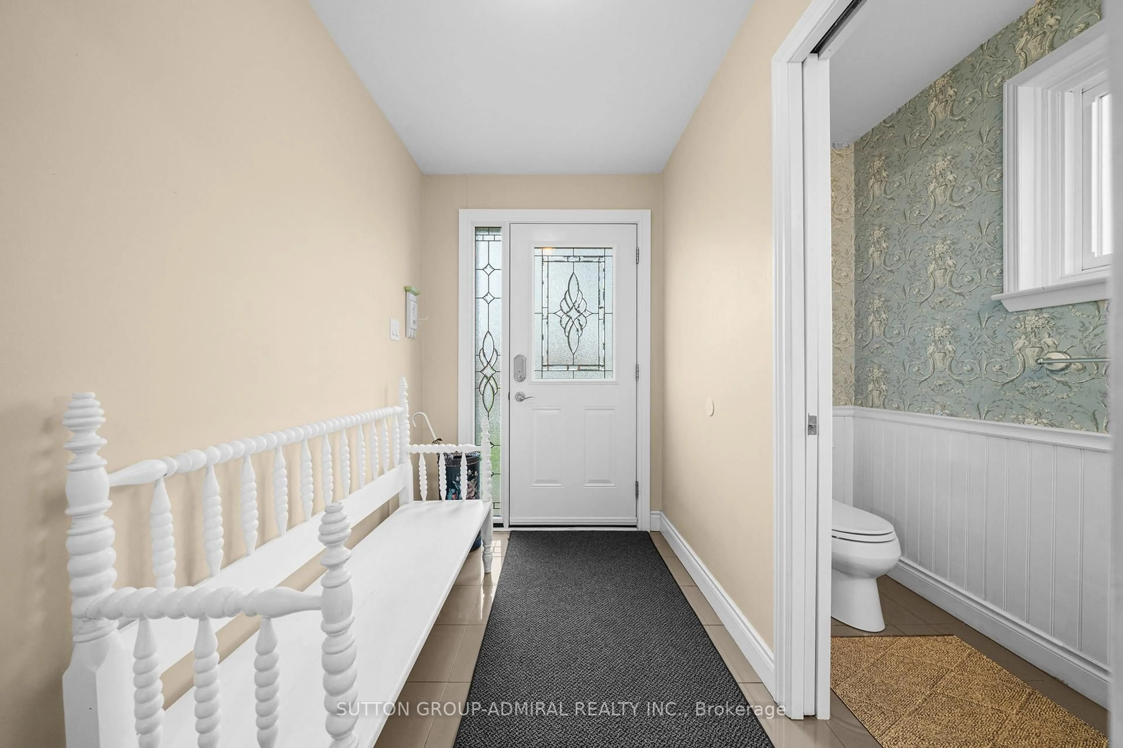 Indoor entryway for 1295 Napier Cres, Oakville Ontario L6H 2A5