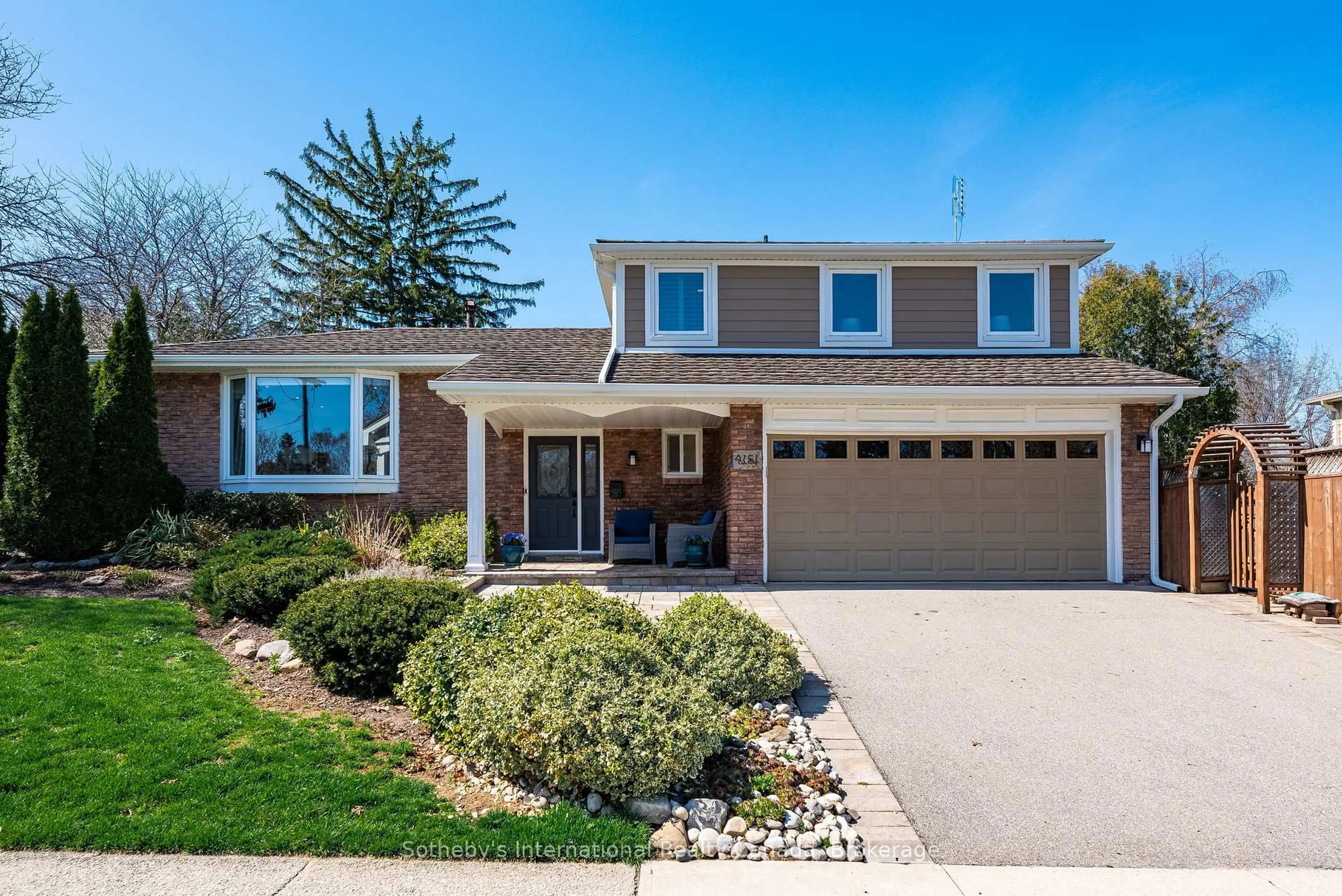 Home with brick exterior material, street for 4151 Spruce Ave, Burlington Ontario L7L 1K8