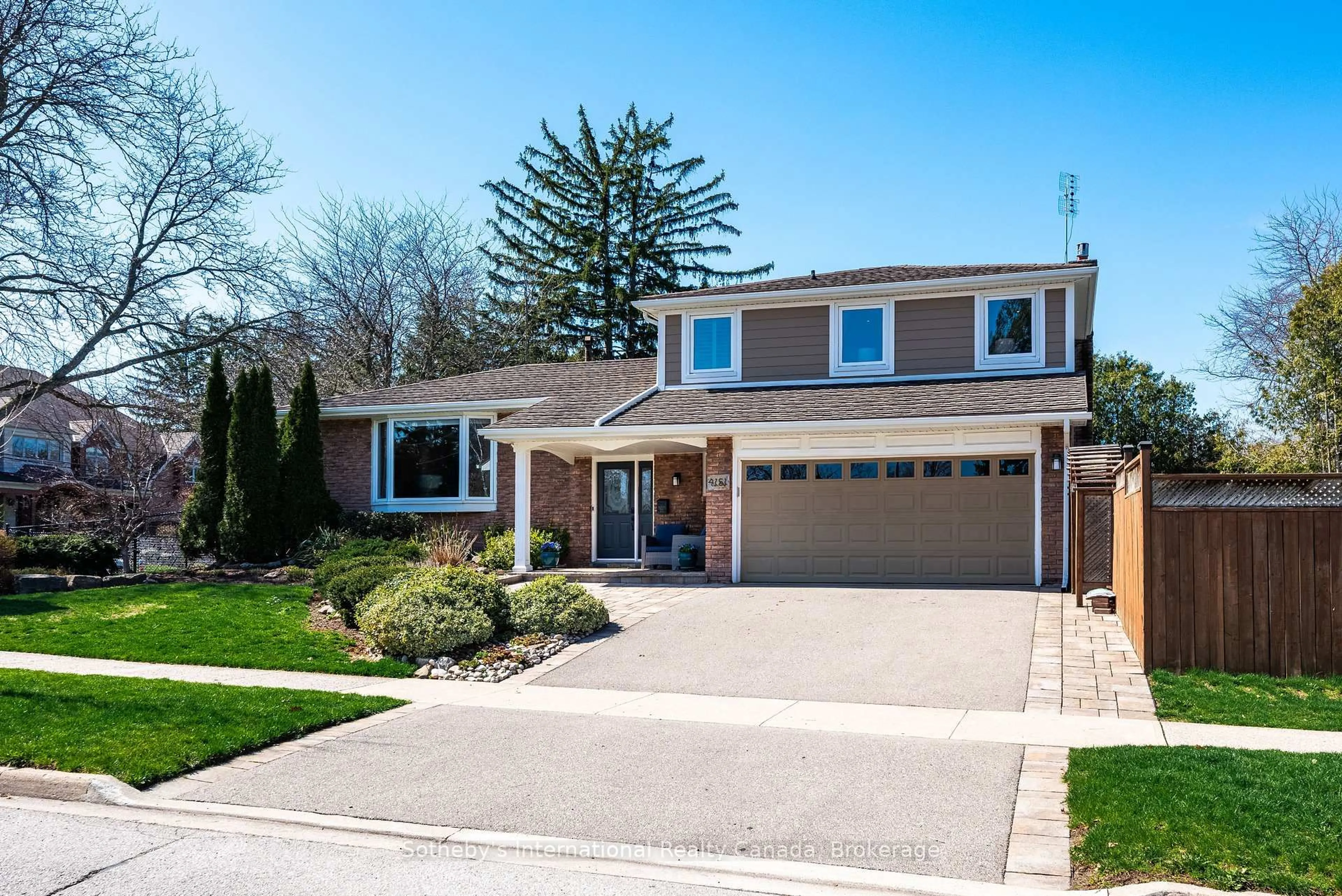 Home with vinyl exterior material, street for 4151 Spruce Ave, Burlington Ontario L7L 1K8