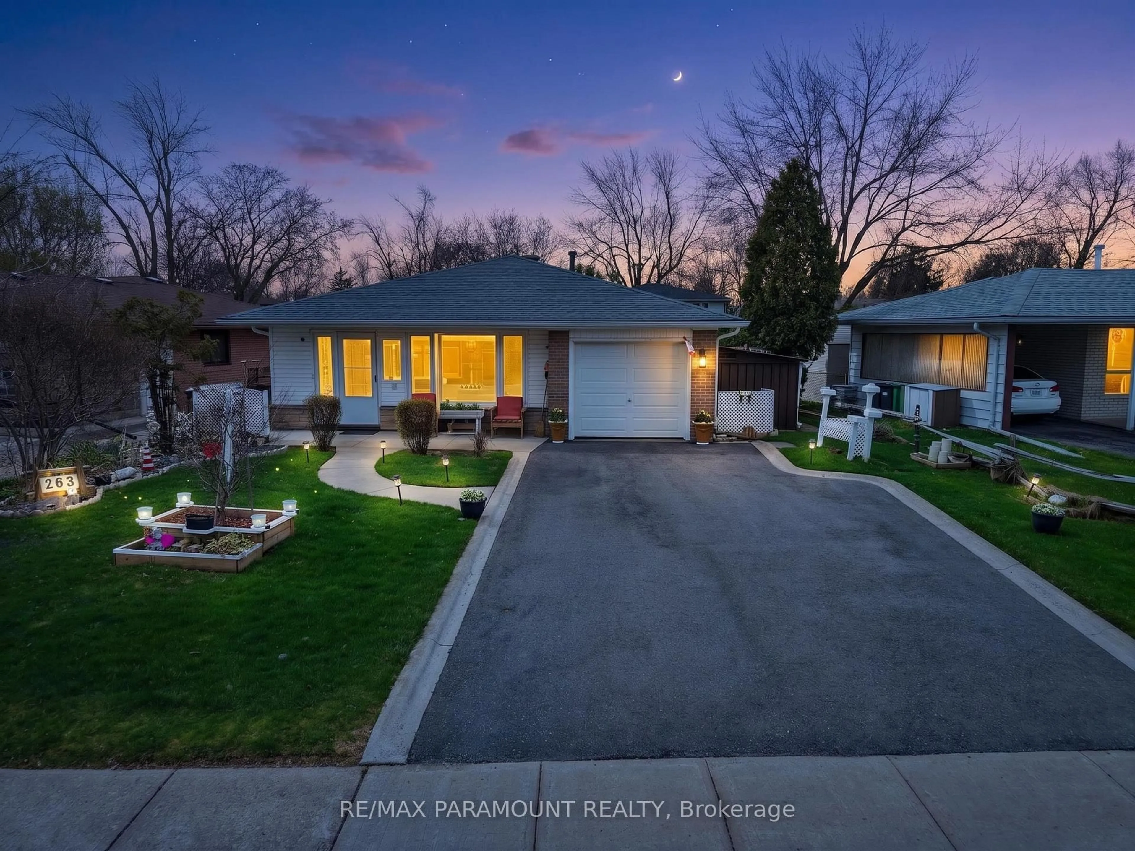 A pic from outside/outdoor area/front of a property/back of a property/a pic from drone, street for 263 Bartley Bull Pkwy, Brampton Ontario L6W 2L2