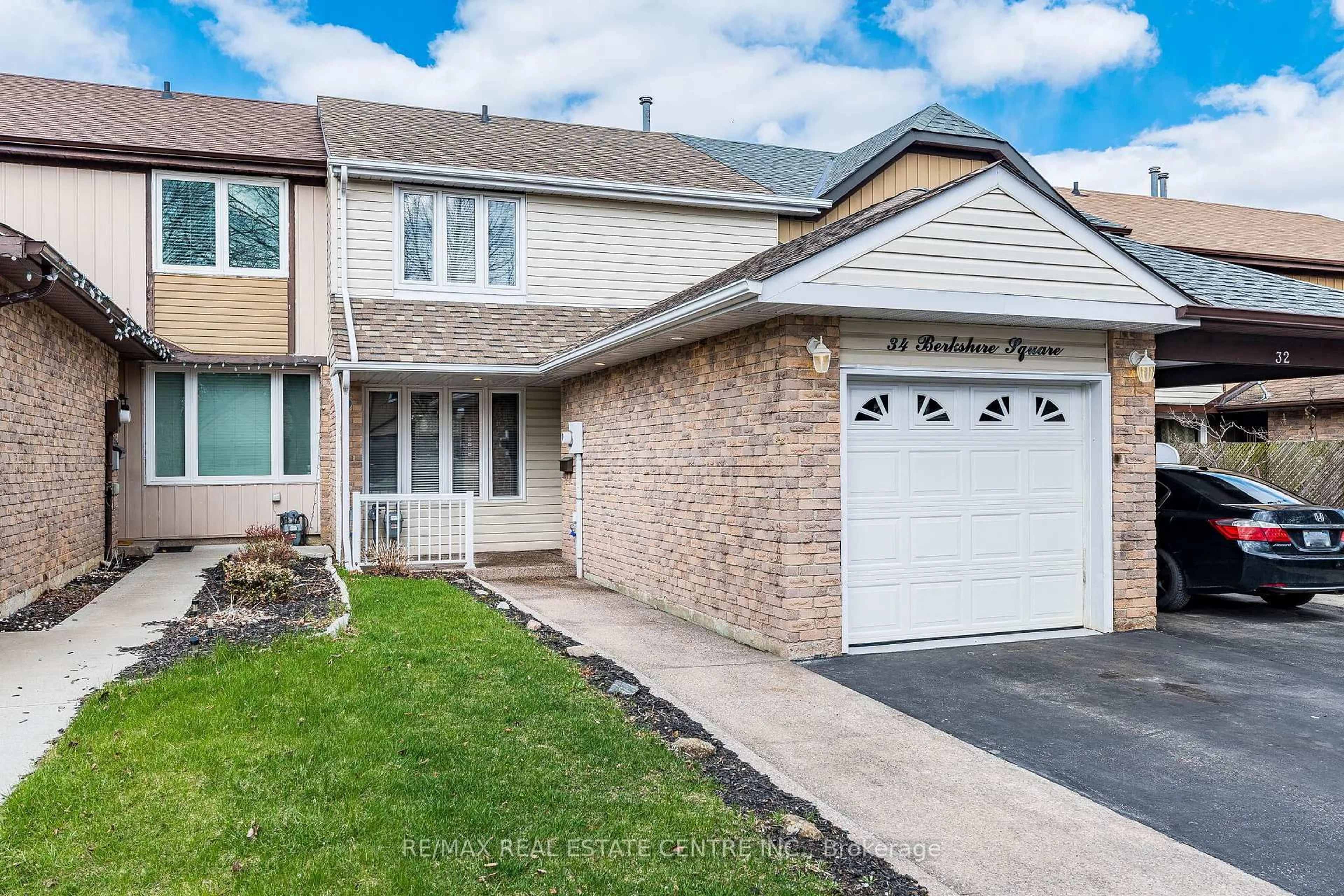 Home with brick exterior material, street for 34 Berkshire Sq, Brampton Ontario L6Z 1N4