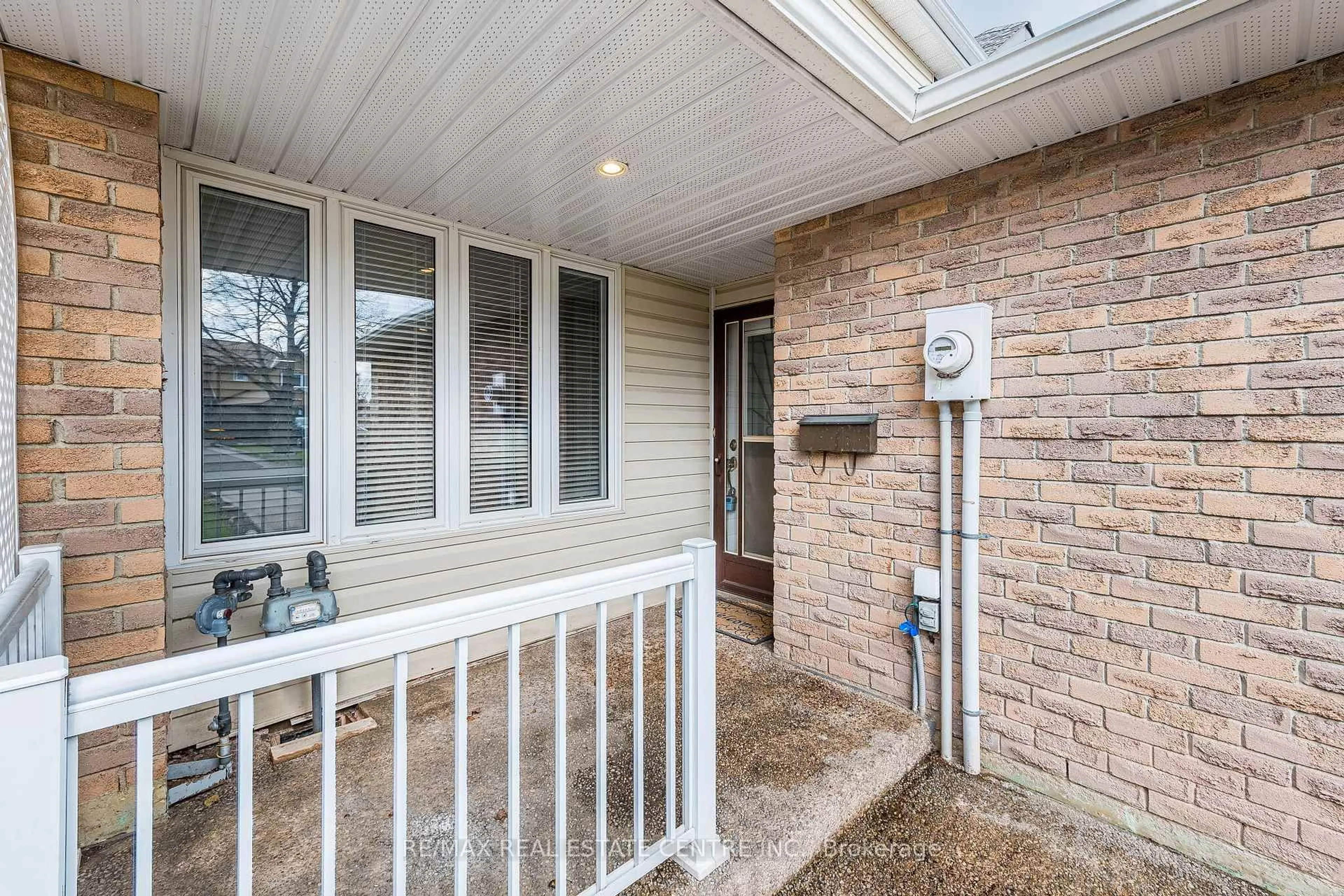 Patio, street for 34 Berkshire Sq, Brampton Ontario L6Z 1N4