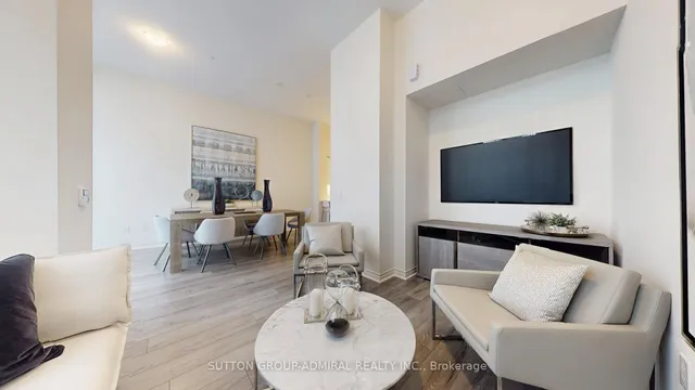 39 Annie Craig Dr #Th 101, Toronto 2