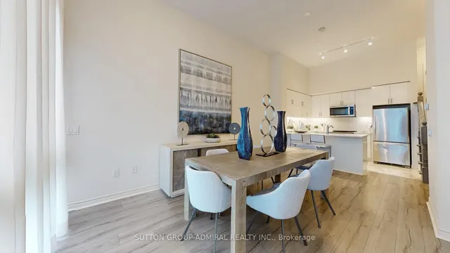 39 Annie Craig Dr #Th 101, Toronto 4