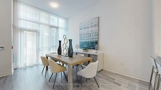 39 Annie Craig Dr #Th 101, Toronto 5