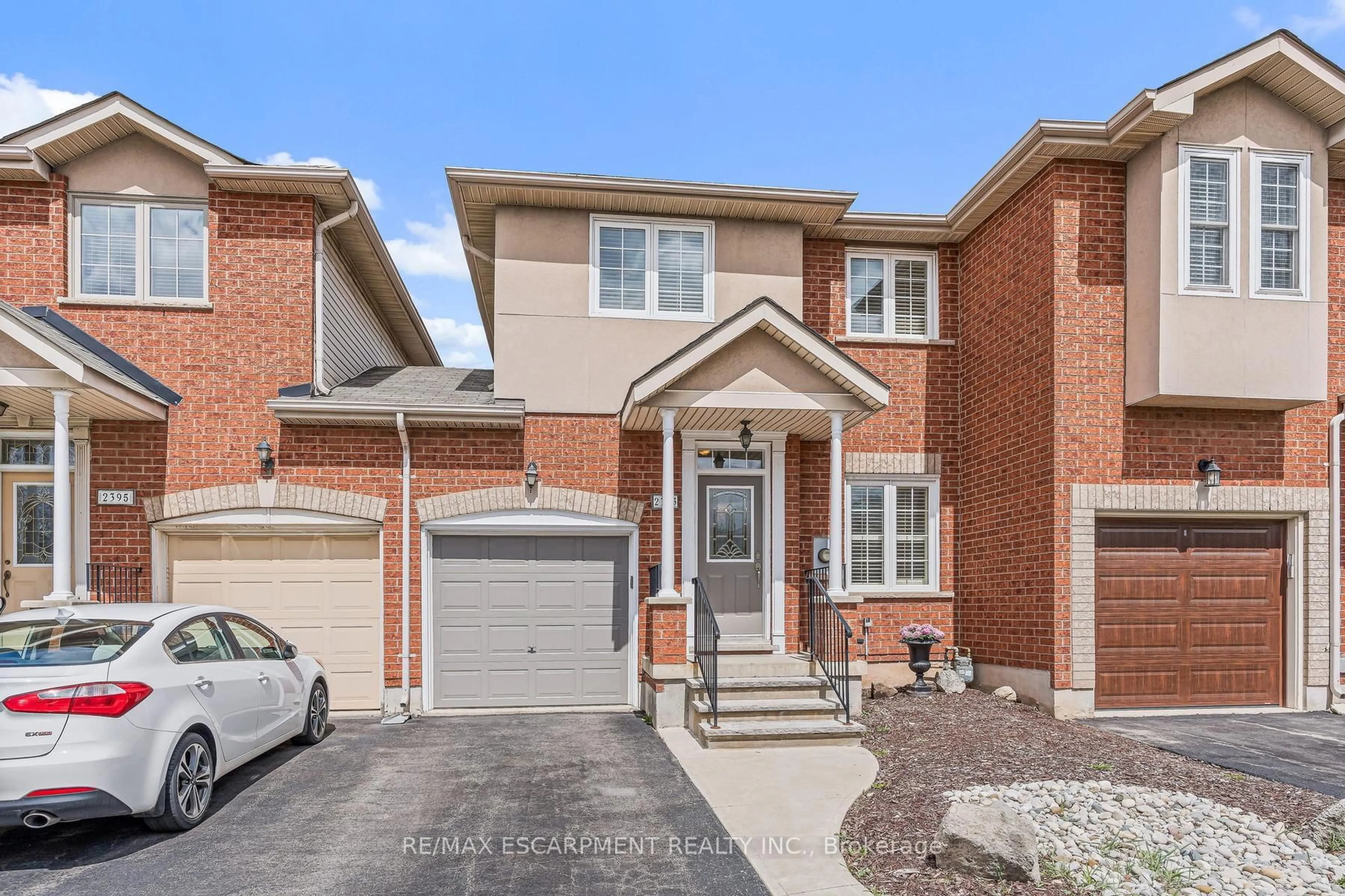 Home with brick exterior material, street for 2393 Dalebrook Dr, Oakville Ontario L6H 6K4