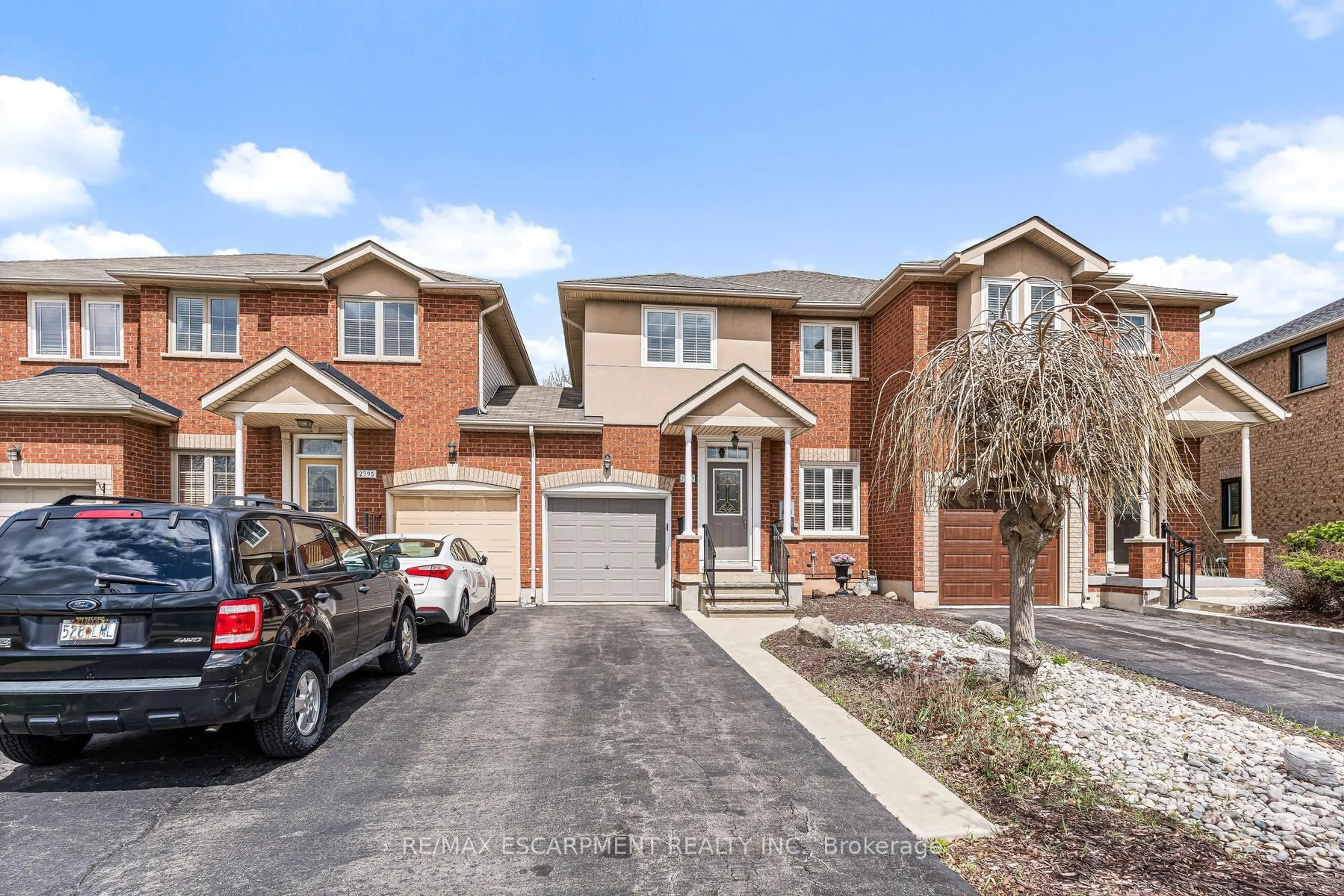 Home with brick exterior material, street for 2393 Dalebrook Dr, Oakville Ontario L6H 6K4