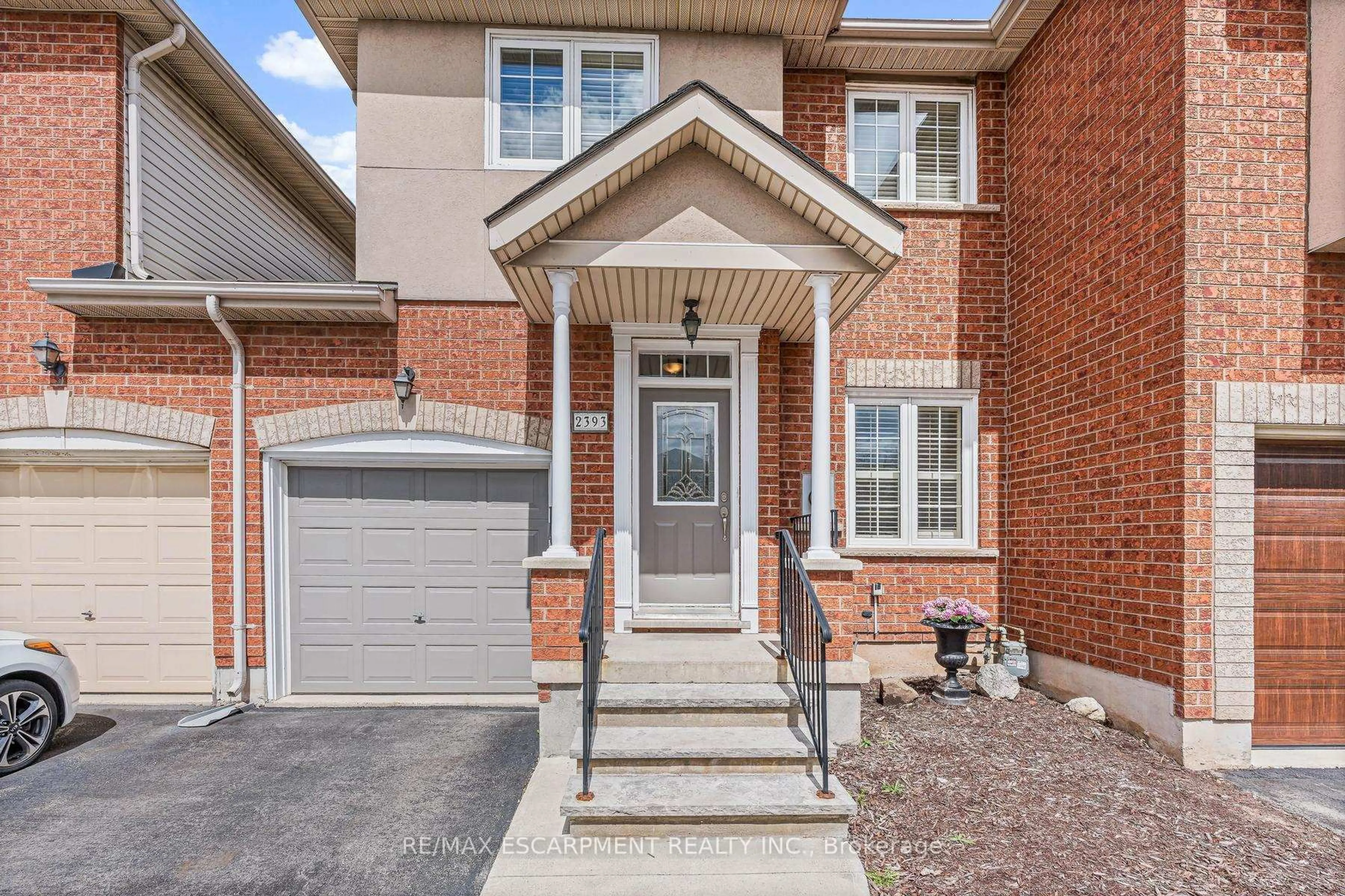 Home with brick exterior material, street for 2393 Dalebrook Dr, Oakville Ontario L6H 6K4