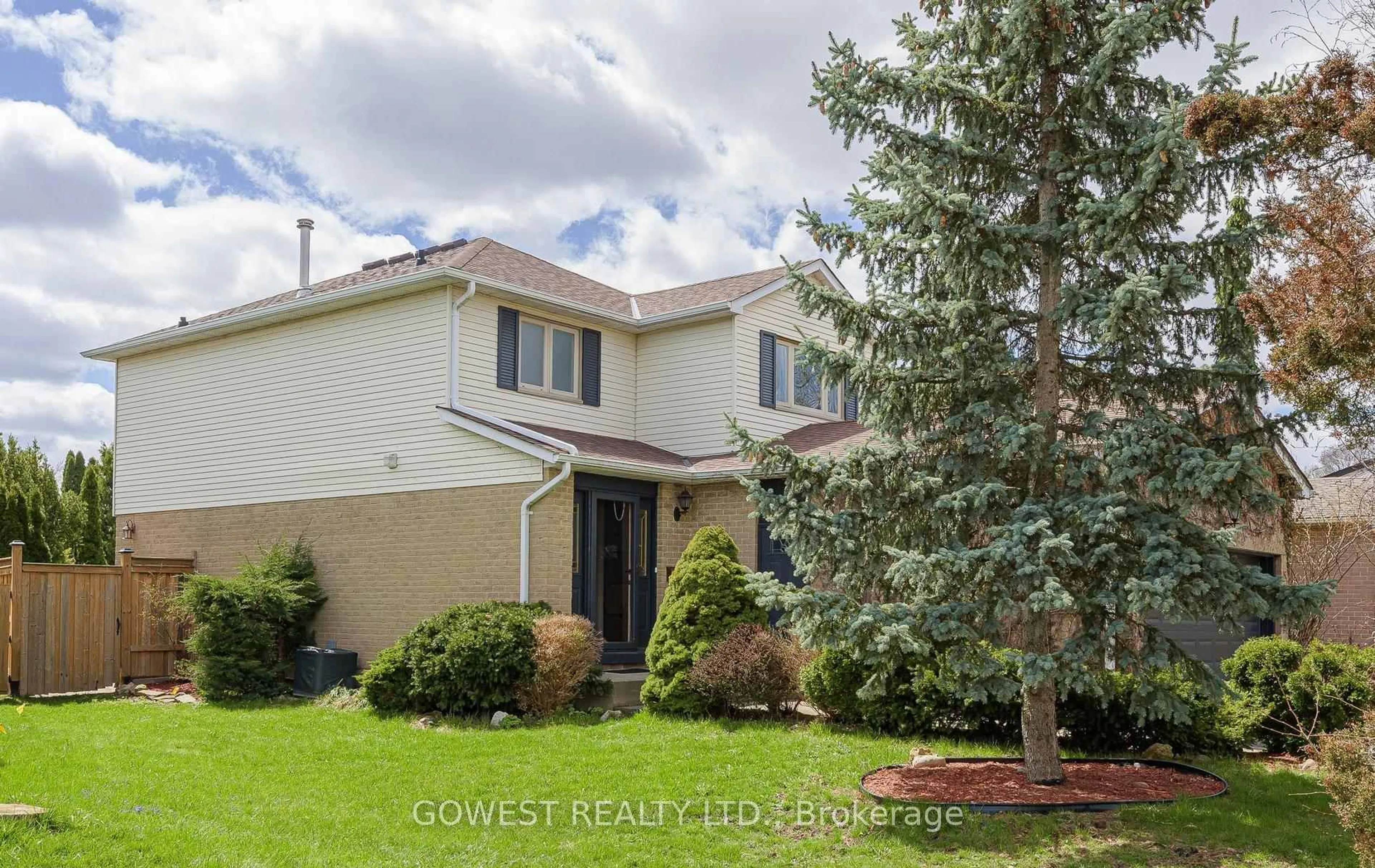 Home with vinyl exterior material, street for 6564 Edenwood Dr, Mississauga Ontario L5N 3L7