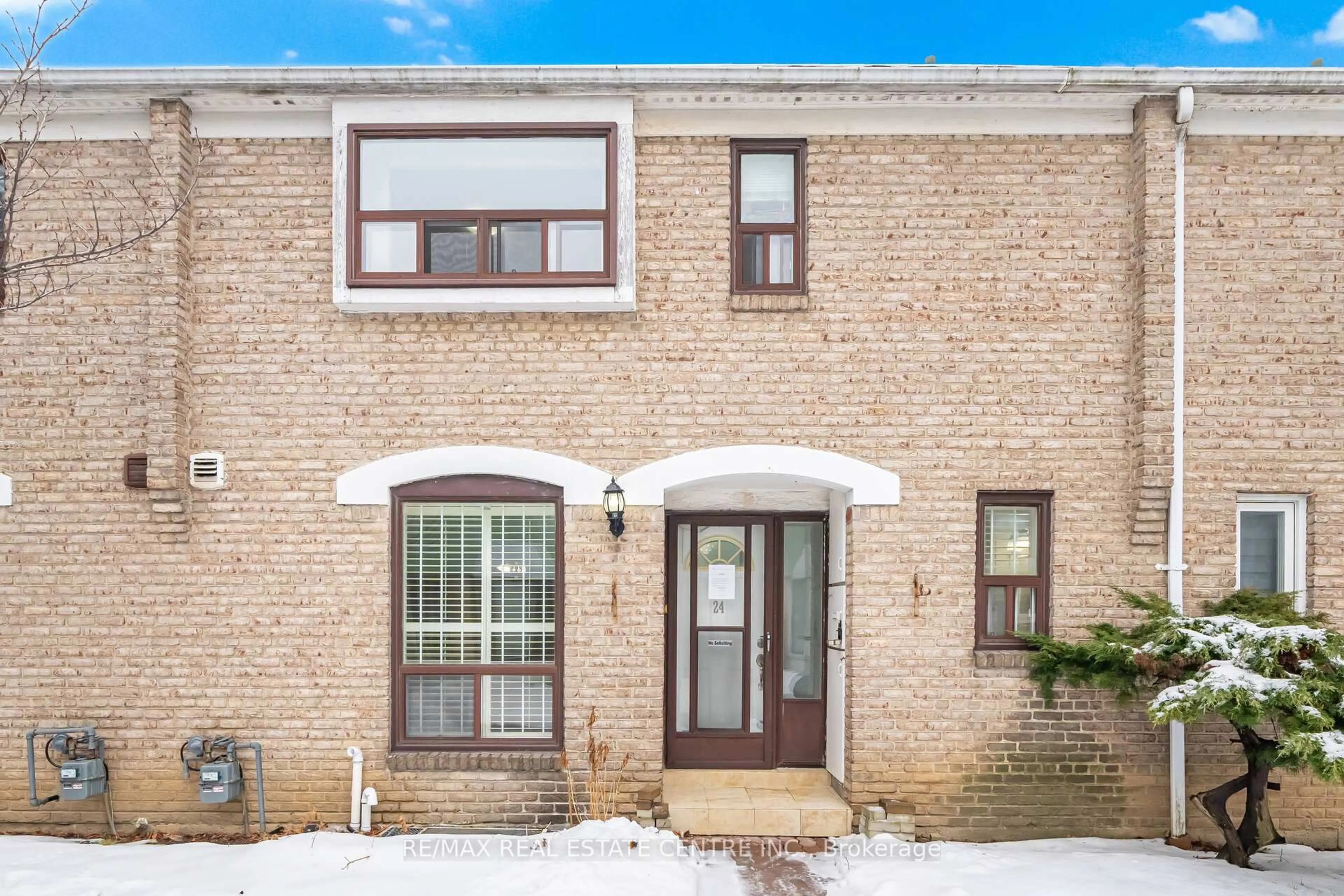 Home with brick exterior material, street for 25 Gosford Blvd #24, Toronto Ontario M3N 2G7